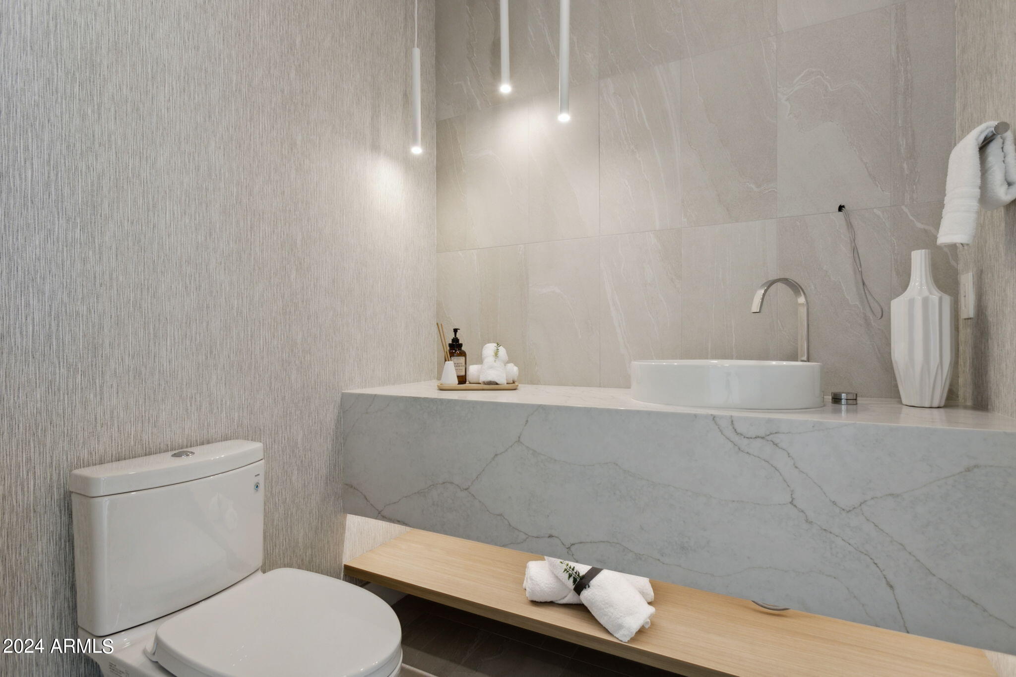 1827 E PALMAIRE Avenue