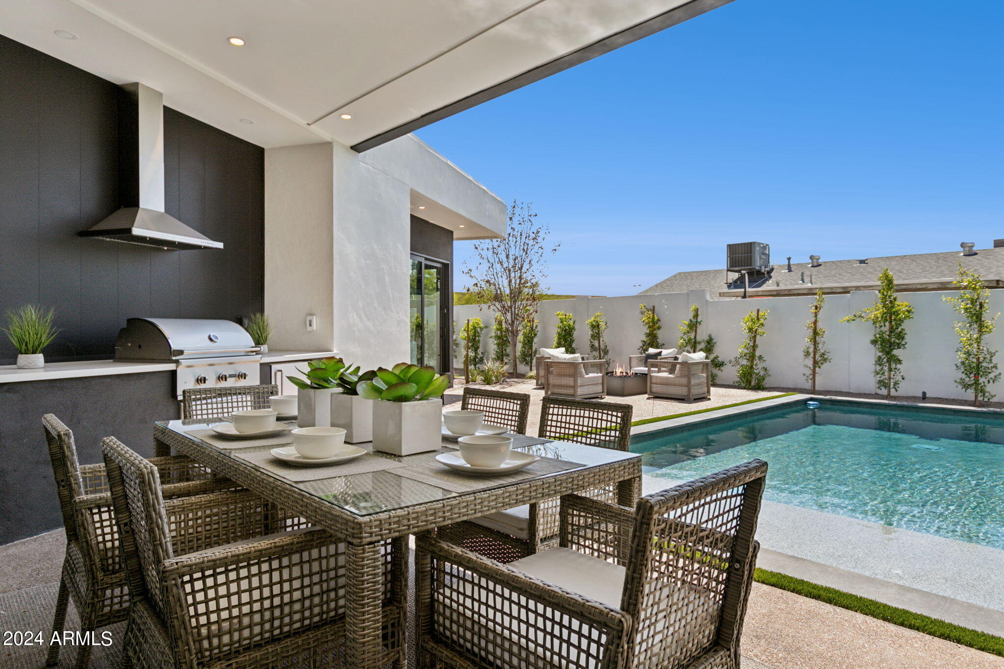 1827 E PALMAIRE Avenue