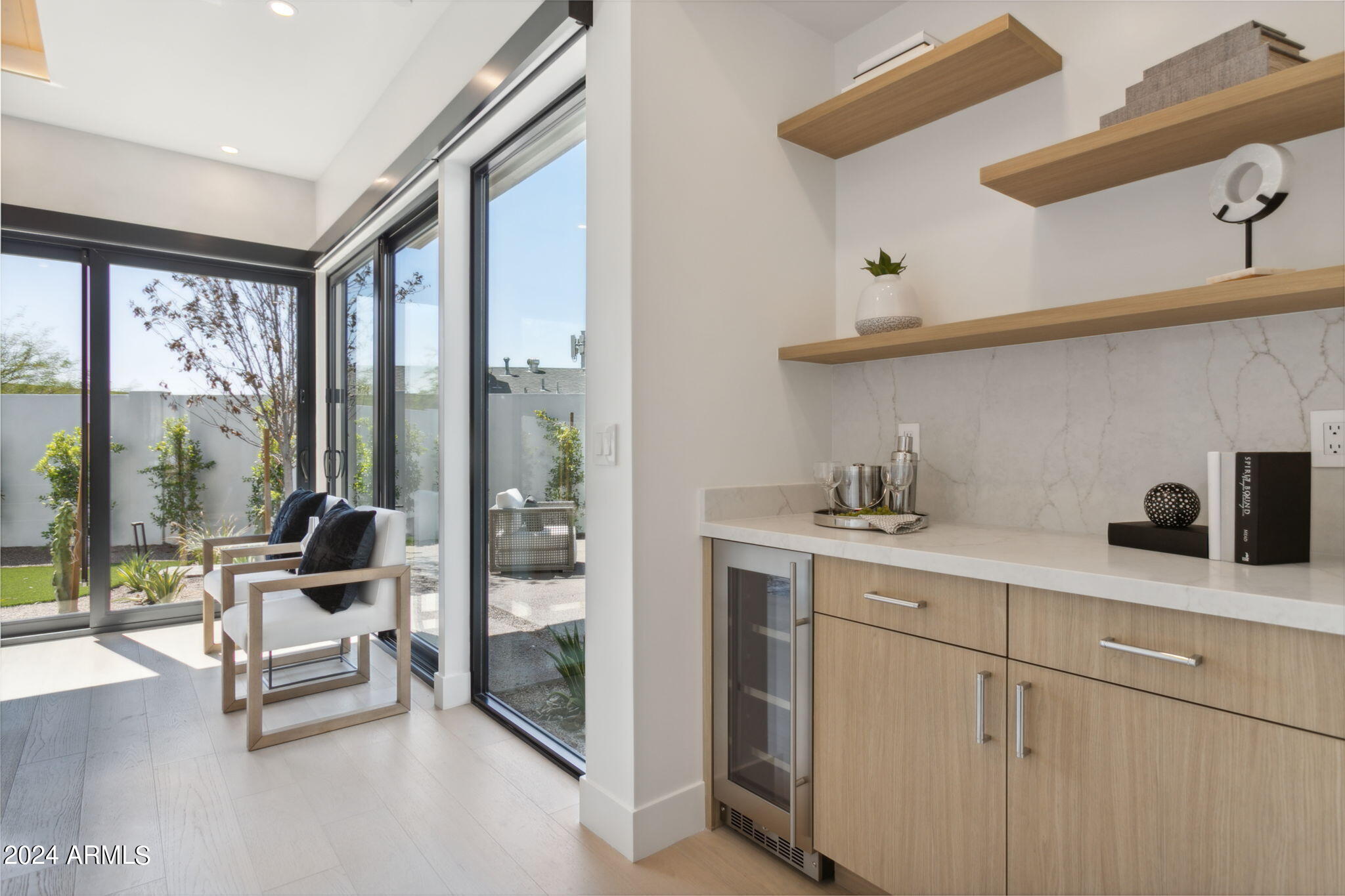 1827 E PALMAIRE Avenue