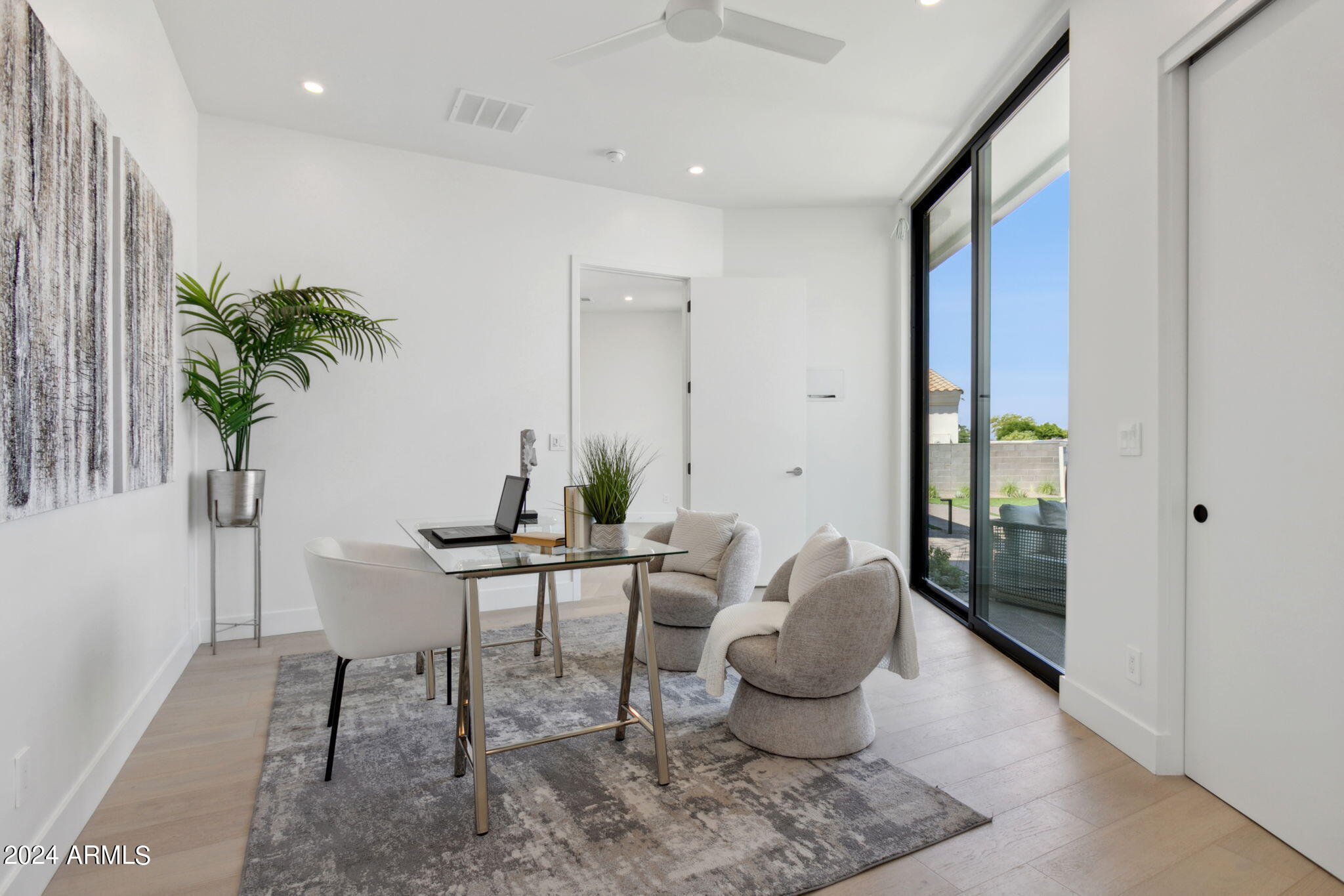 1827 E PALMAIRE Avenue