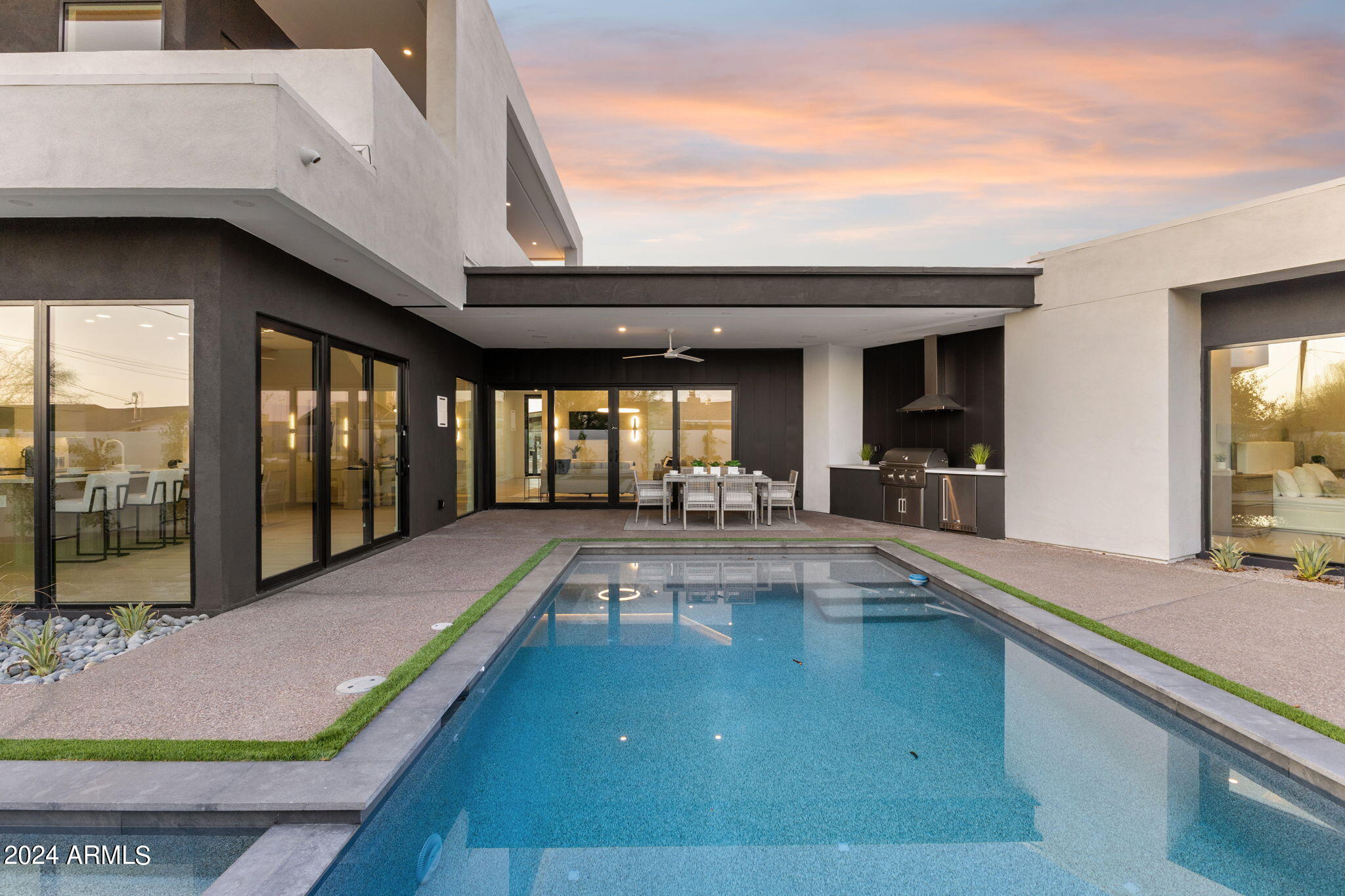 1827 E PALMAIRE Avenue