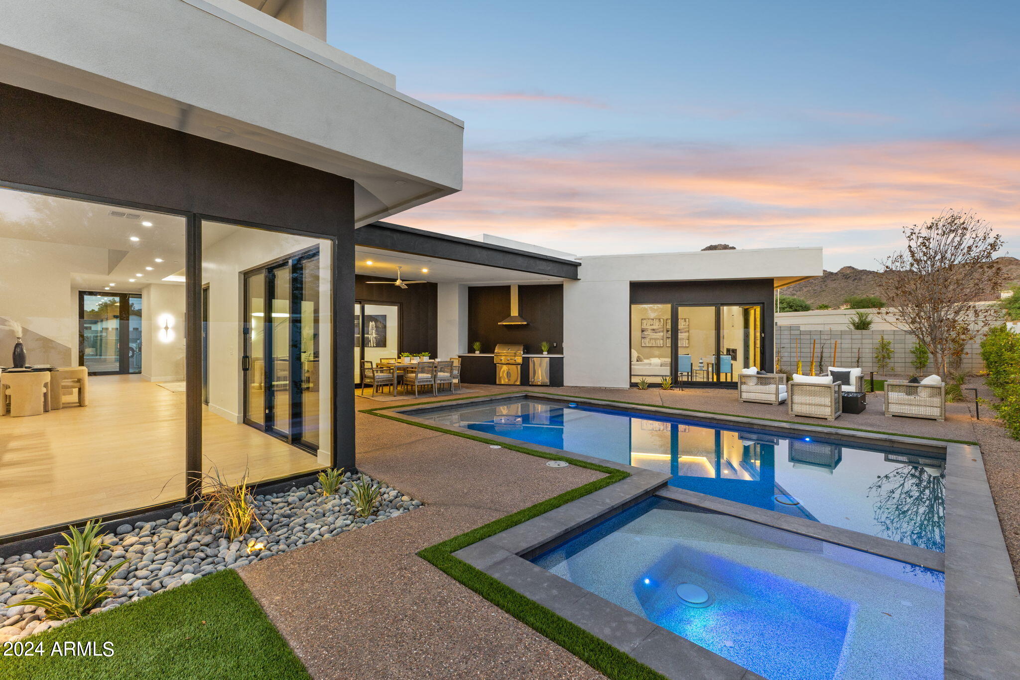 1827 E PALMAIRE Avenue