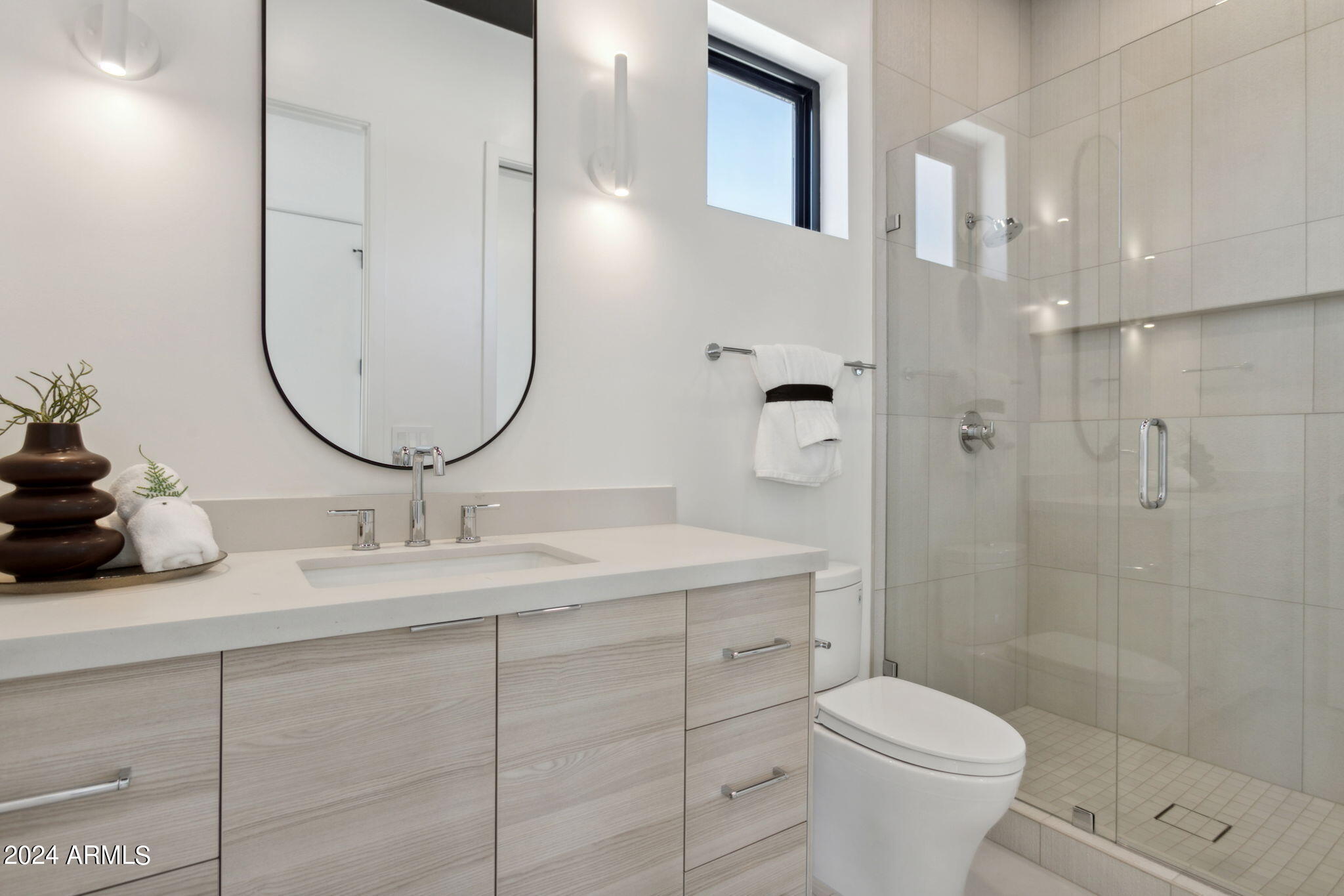 1827 E PALMAIRE Avenue