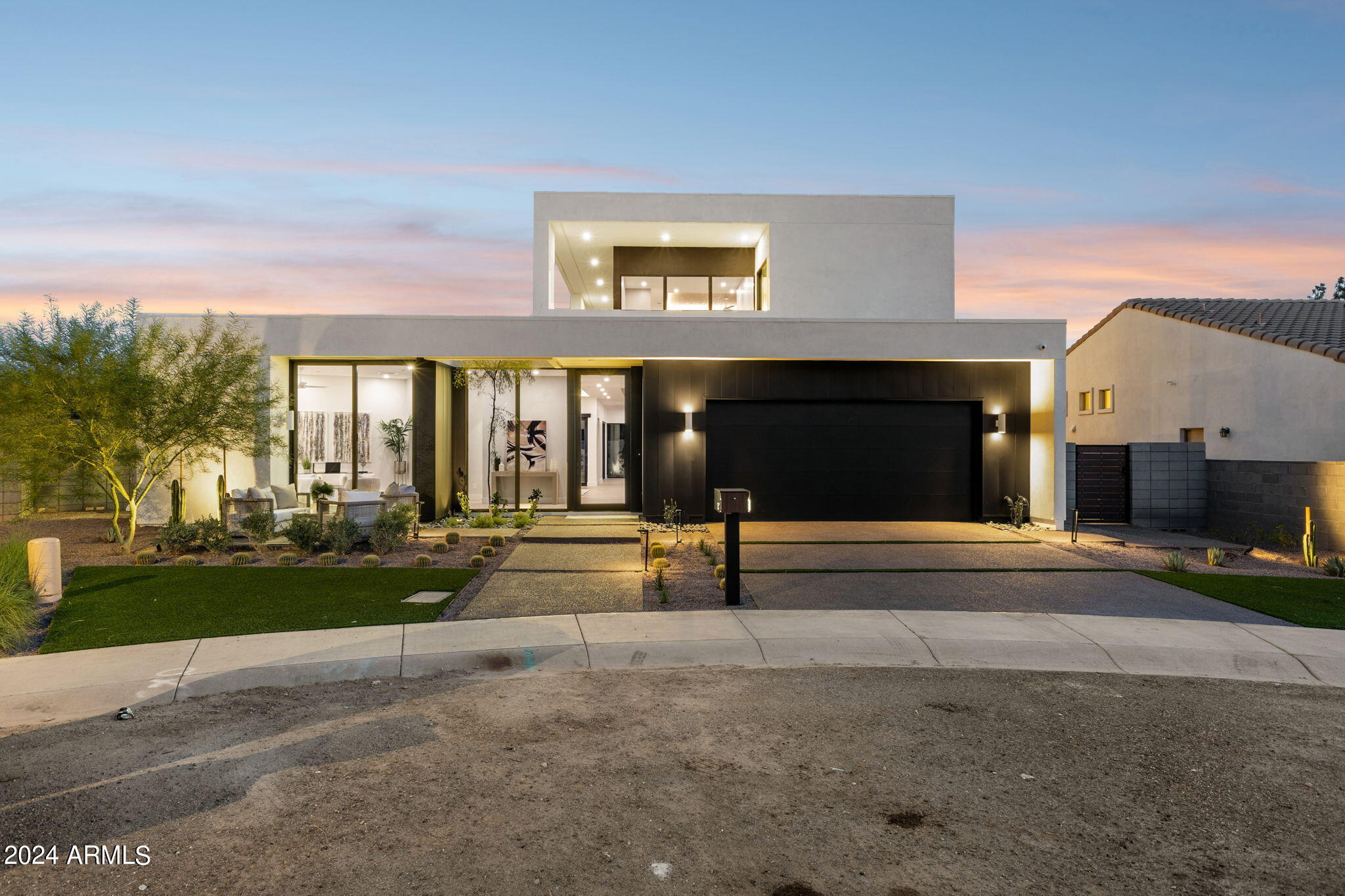 1827 E PALMAIRE Avenue