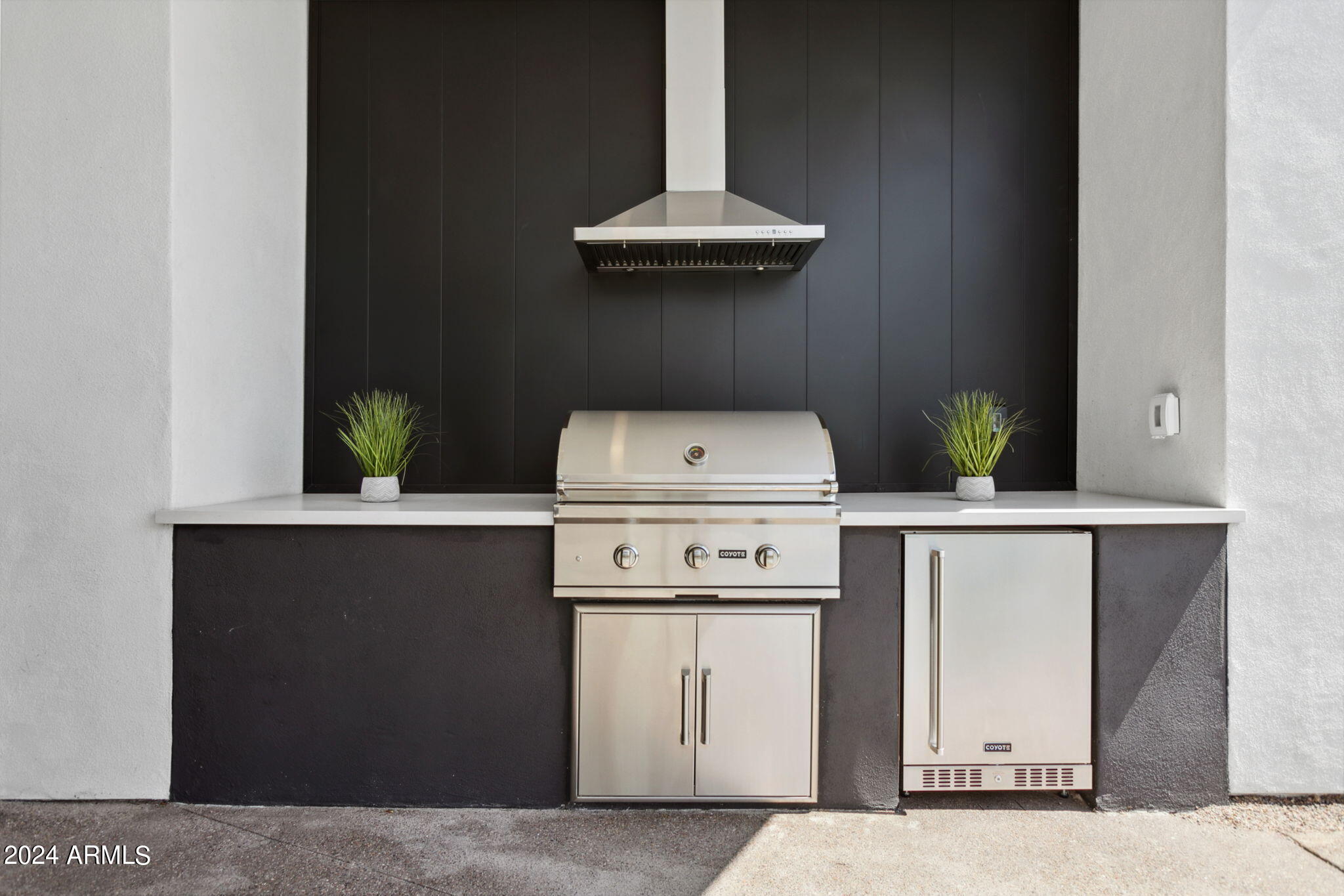 1827 E PALMAIRE Avenue