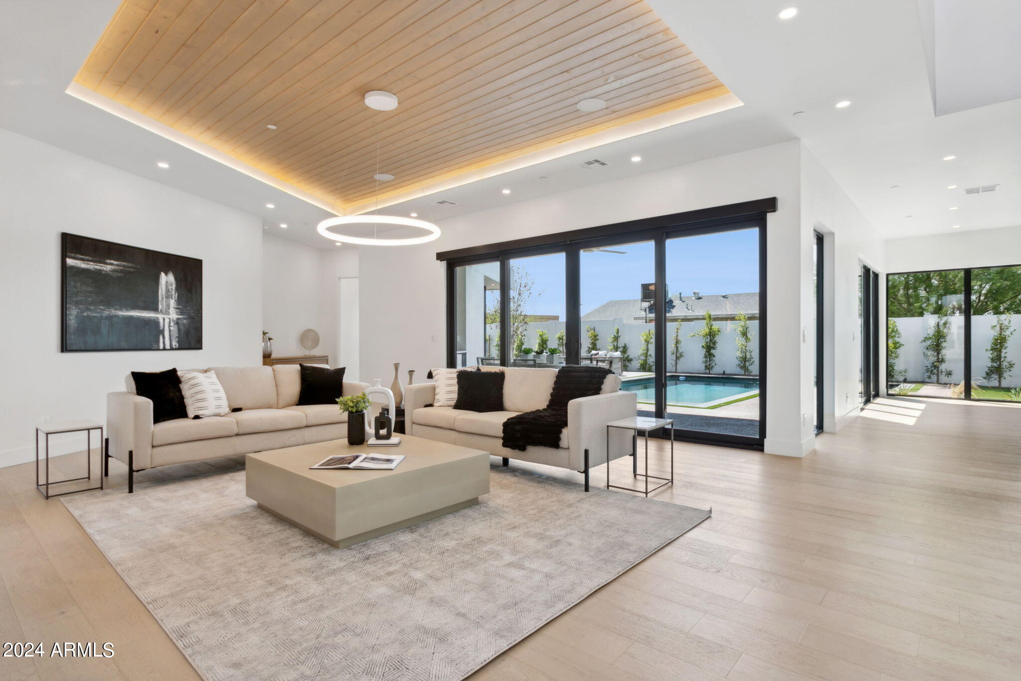 1827 E PALMAIRE Avenue