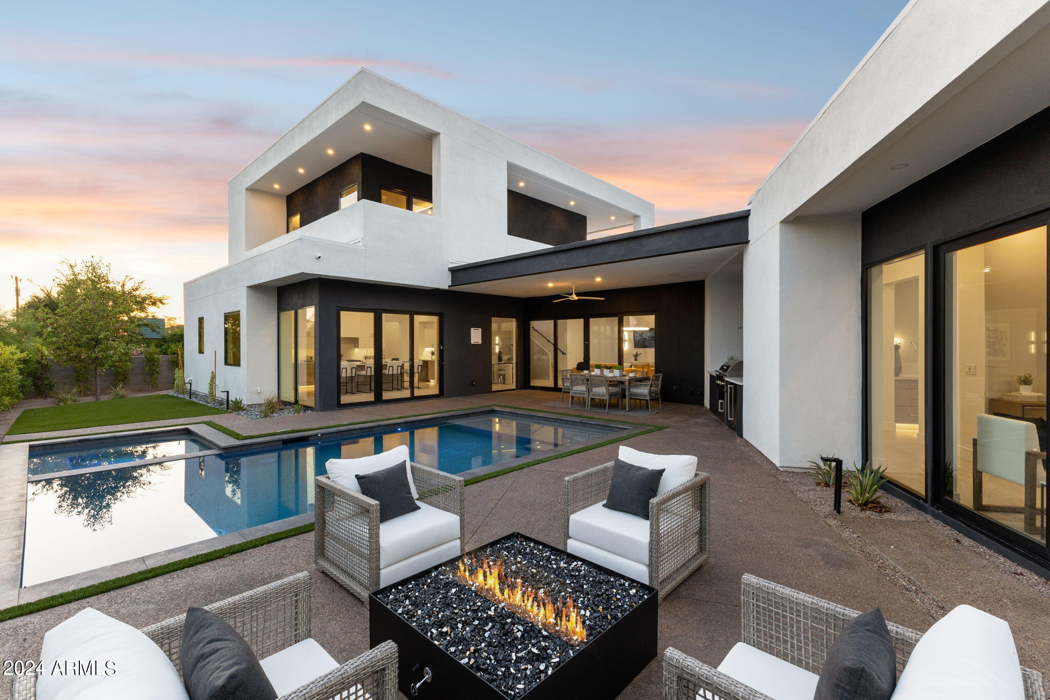 1827 E PALMAIRE Avenue