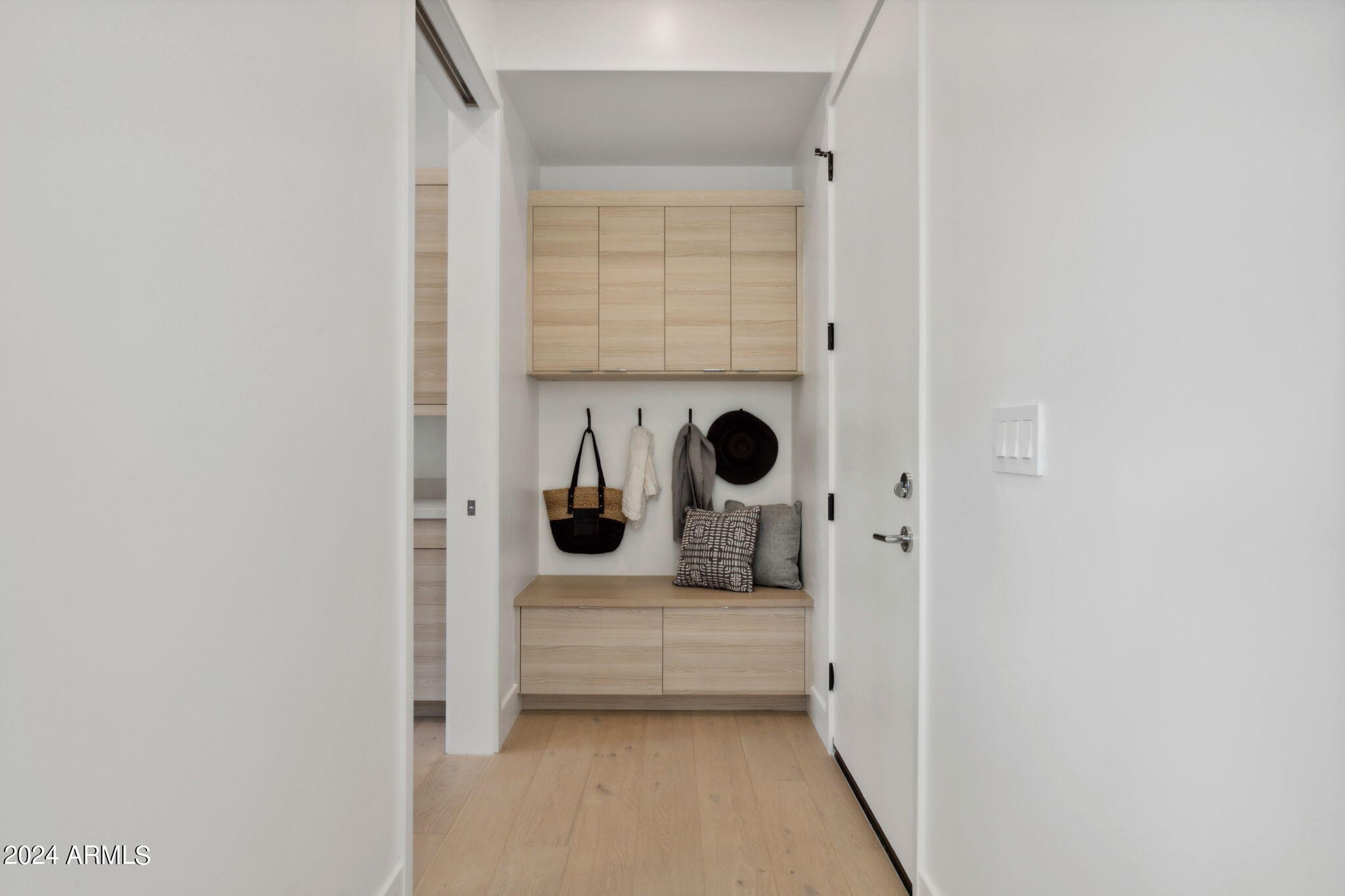 1827 E PALMAIRE Avenue