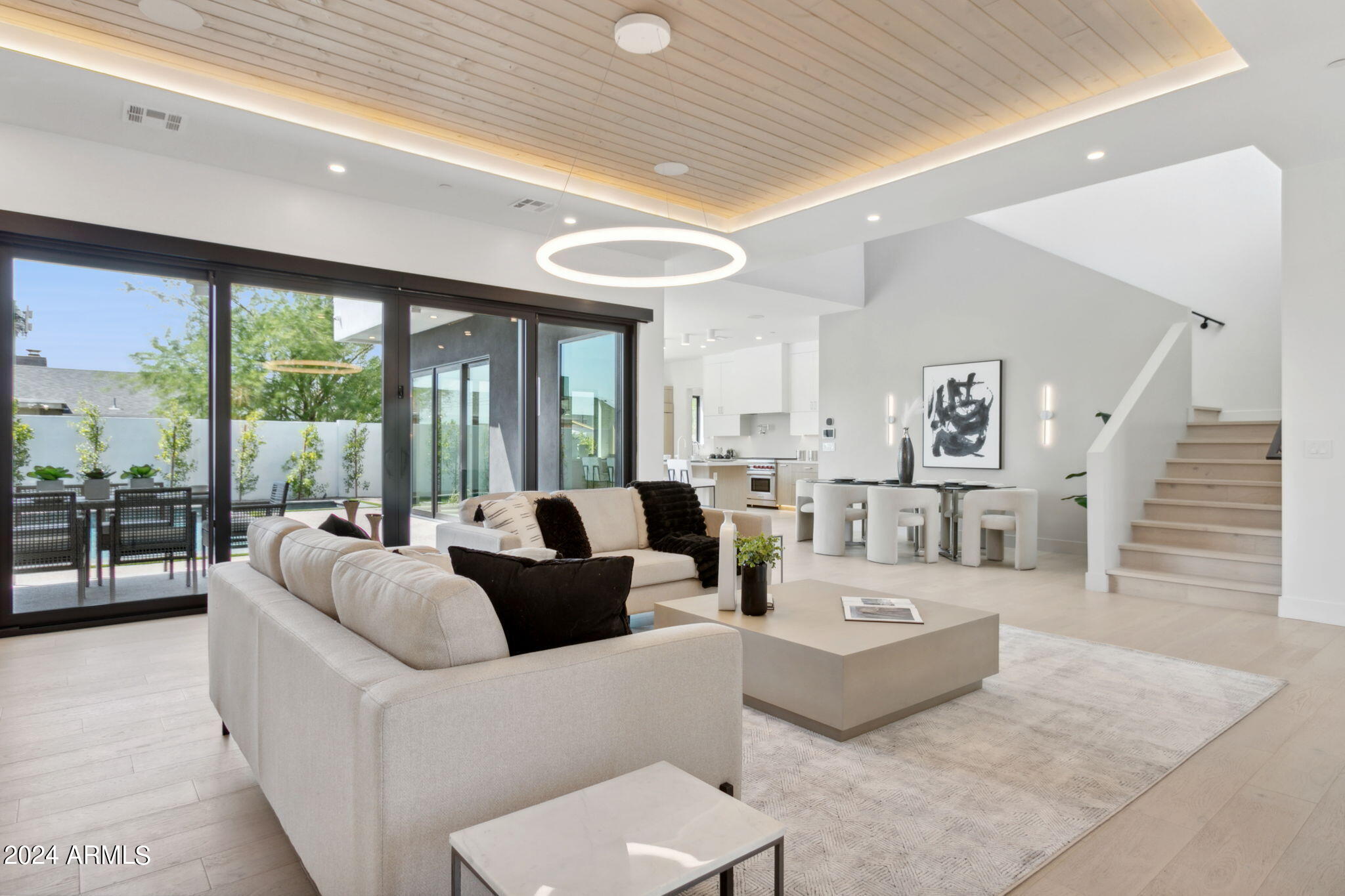 1827 E PALMAIRE Avenue