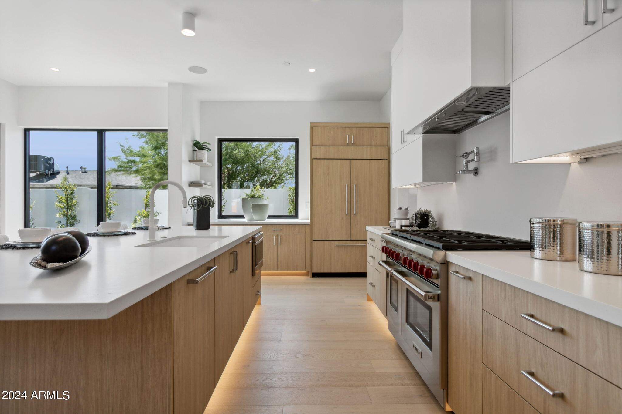 1827 E PALMAIRE Avenue