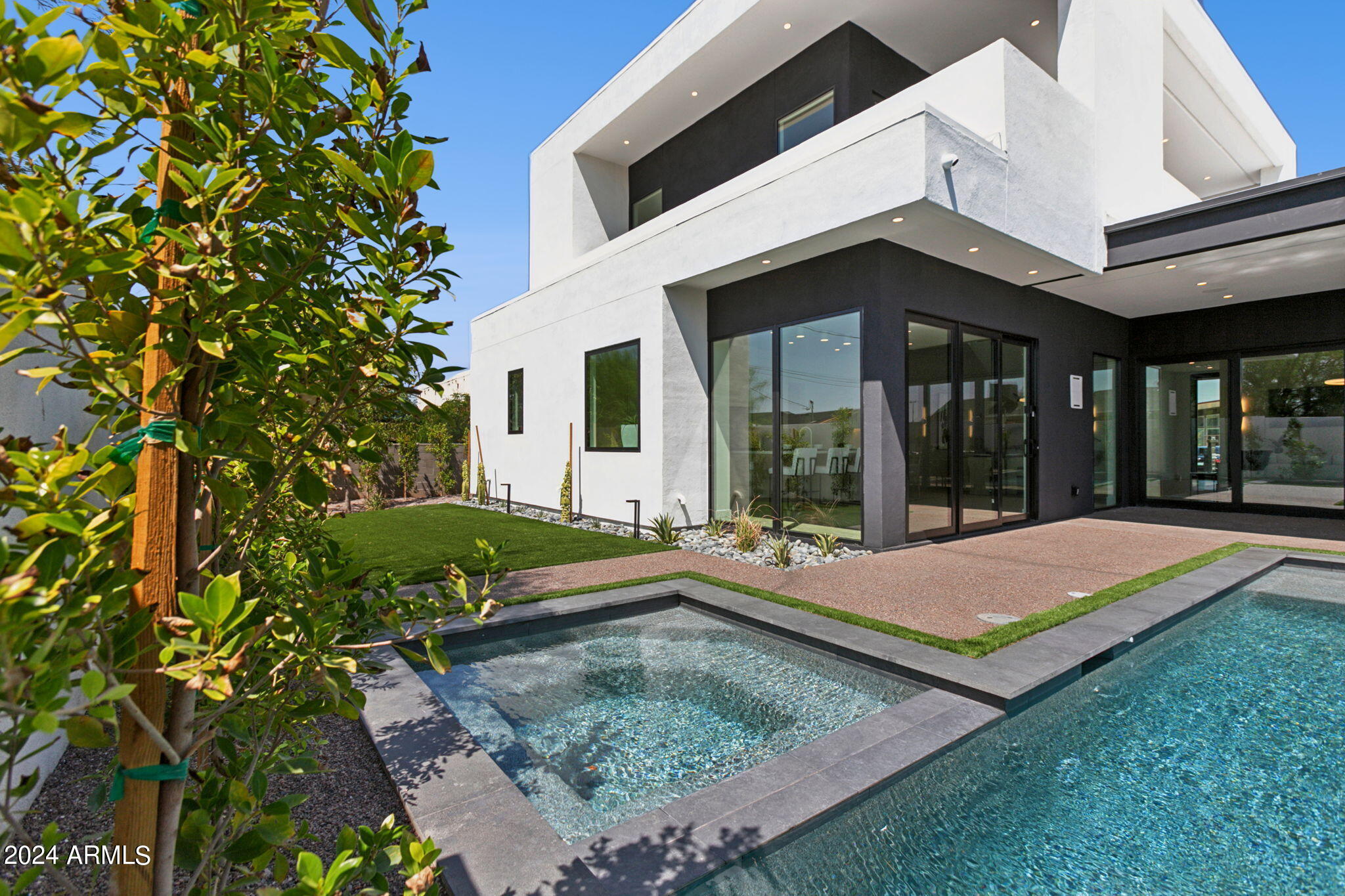 1827 E PALMAIRE Avenue