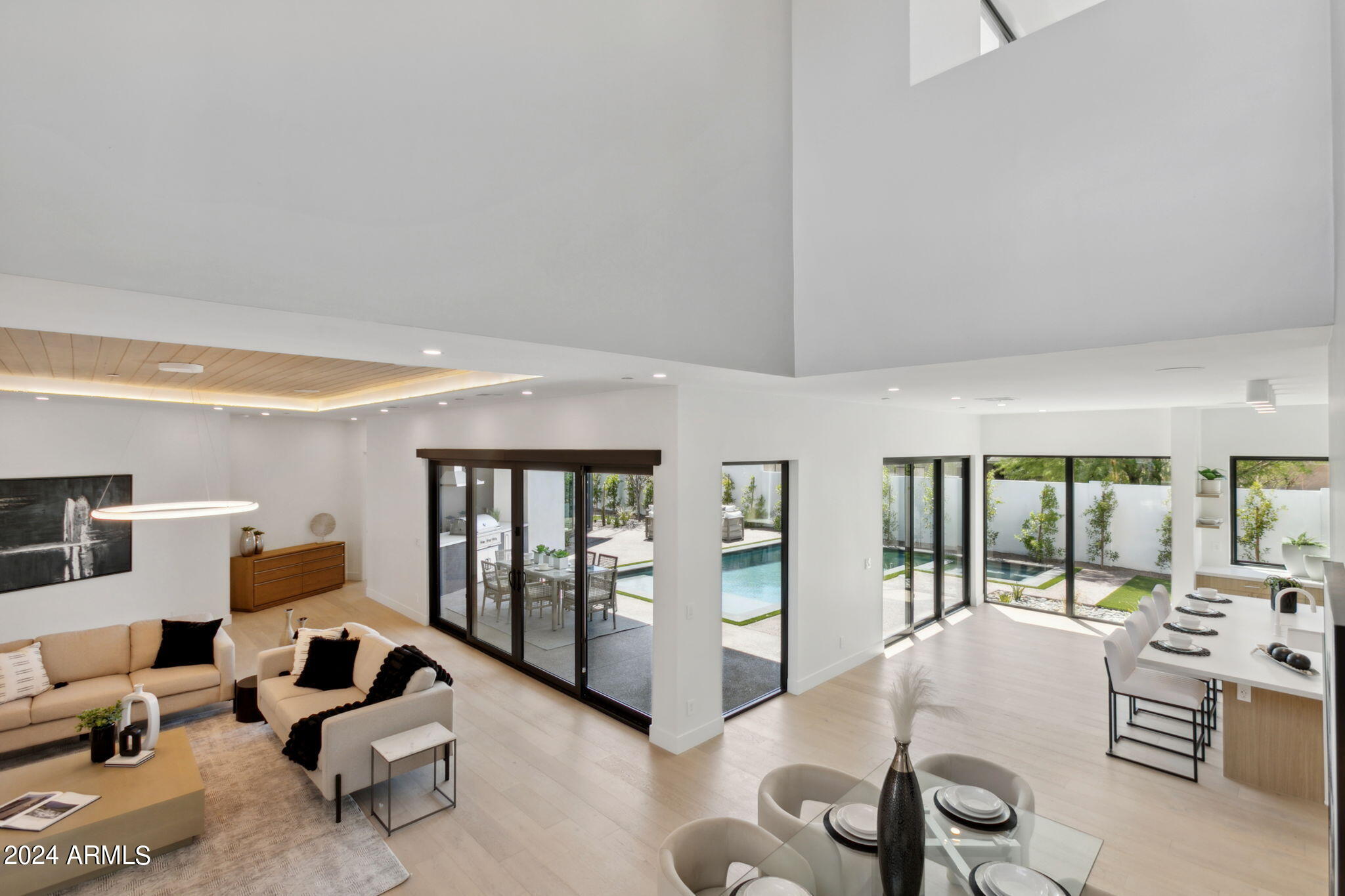 1827 E PALMAIRE Avenue