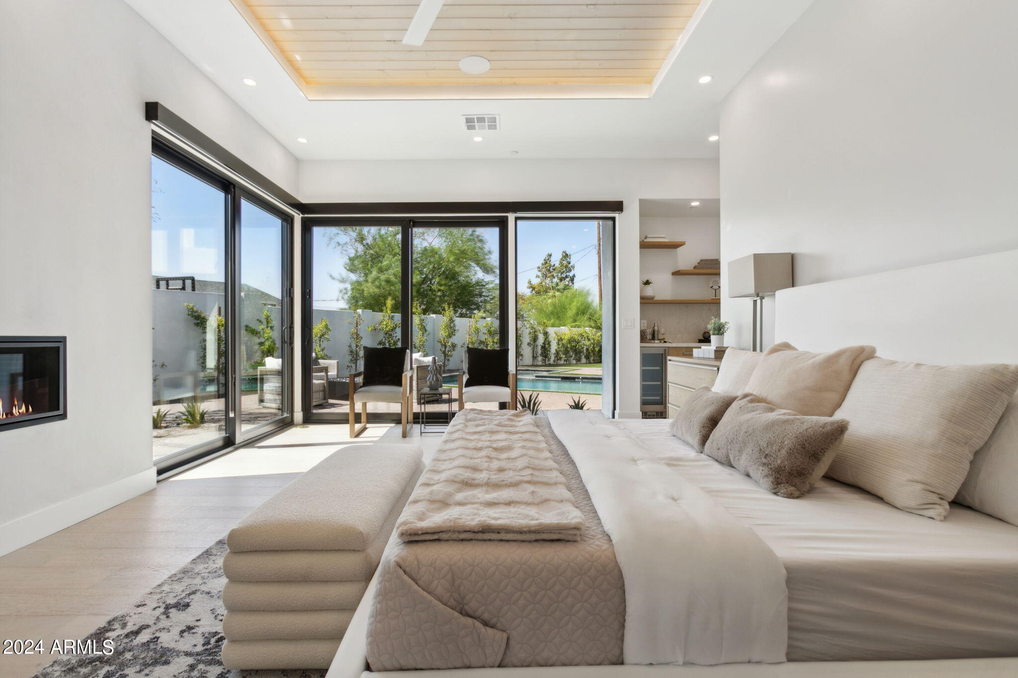 1827 E PALMAIRE Avenue