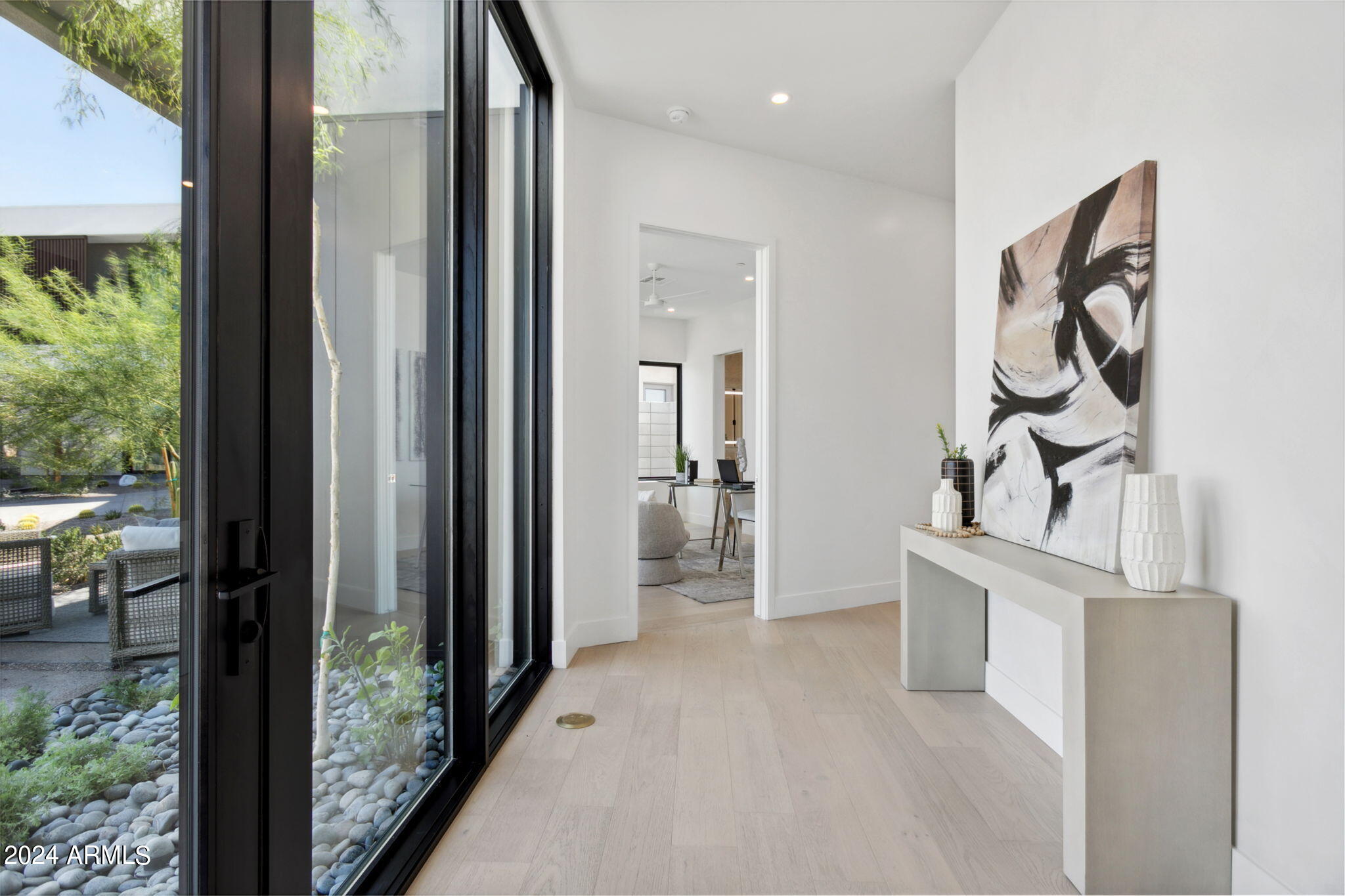 1827 E PALMAIRE Avenue