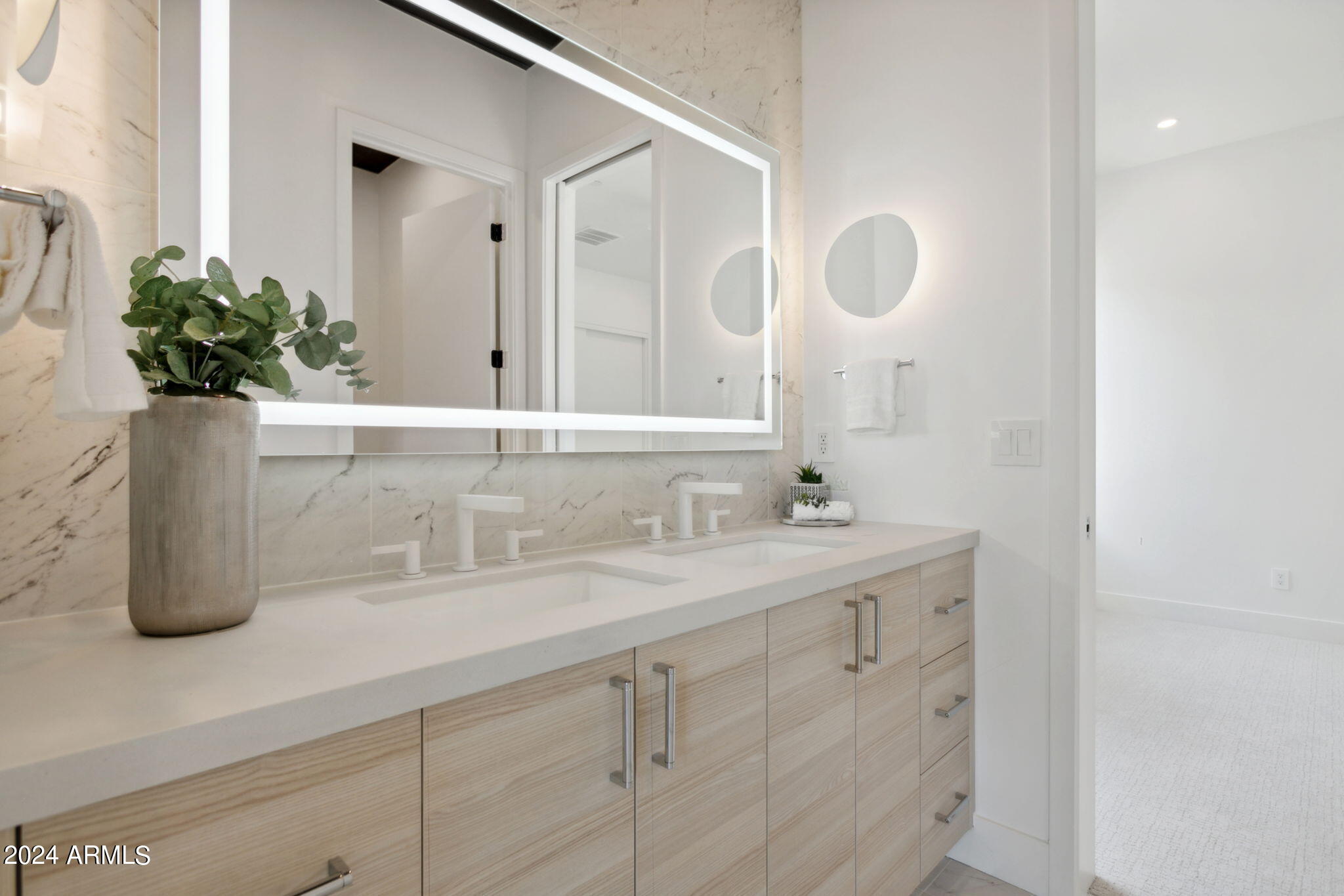 1827 E PALMAIRE Avenue