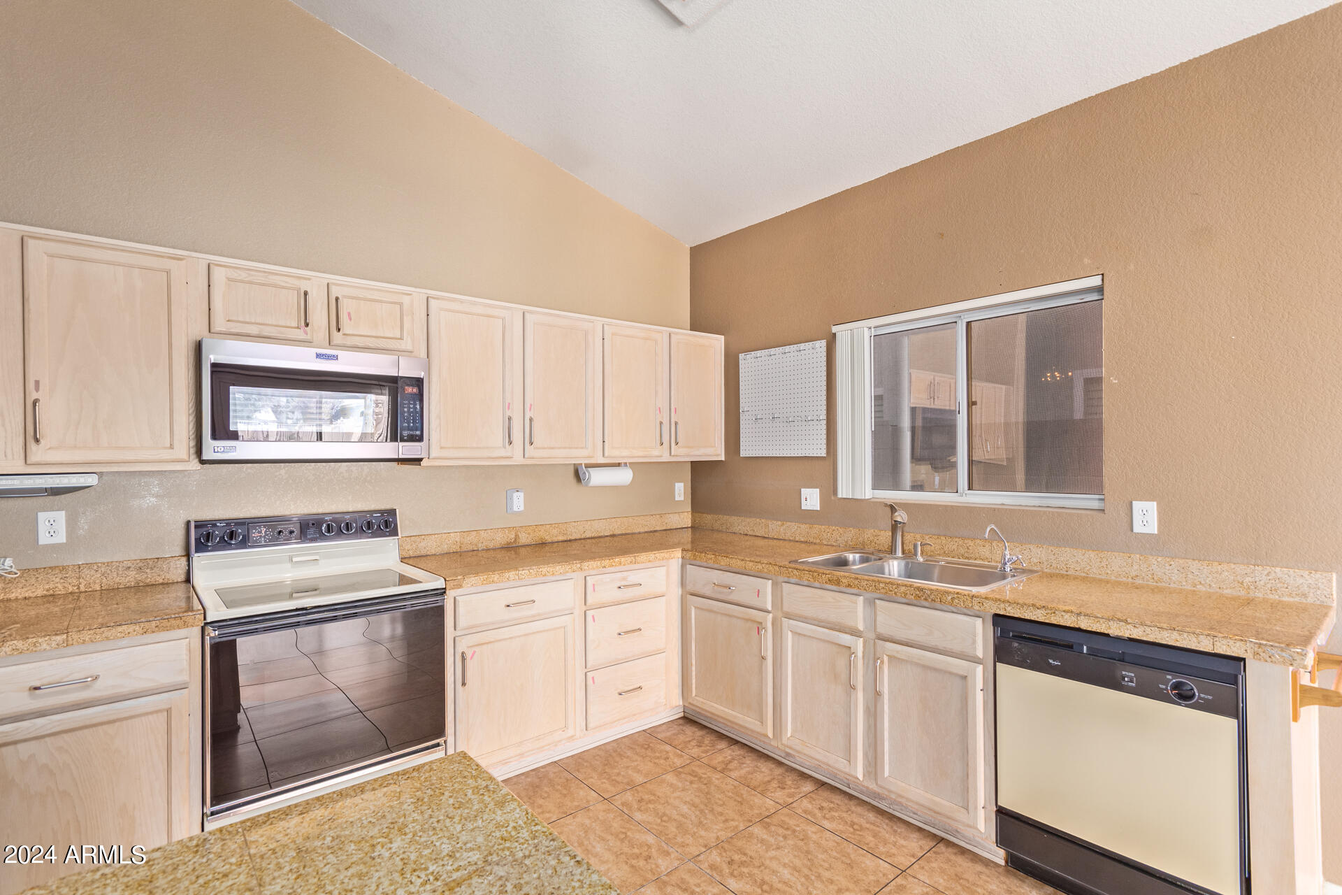 668 S CATALINA Street