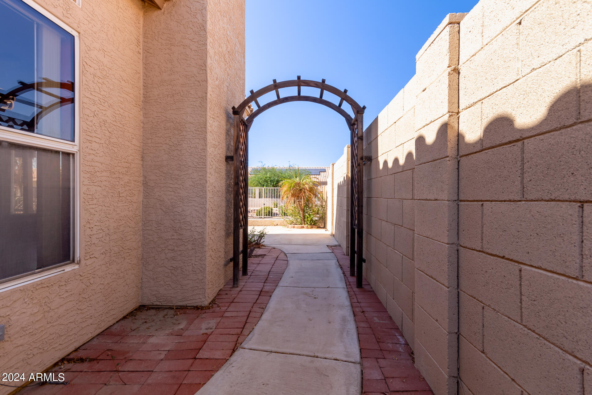 668 S CATALINA Street