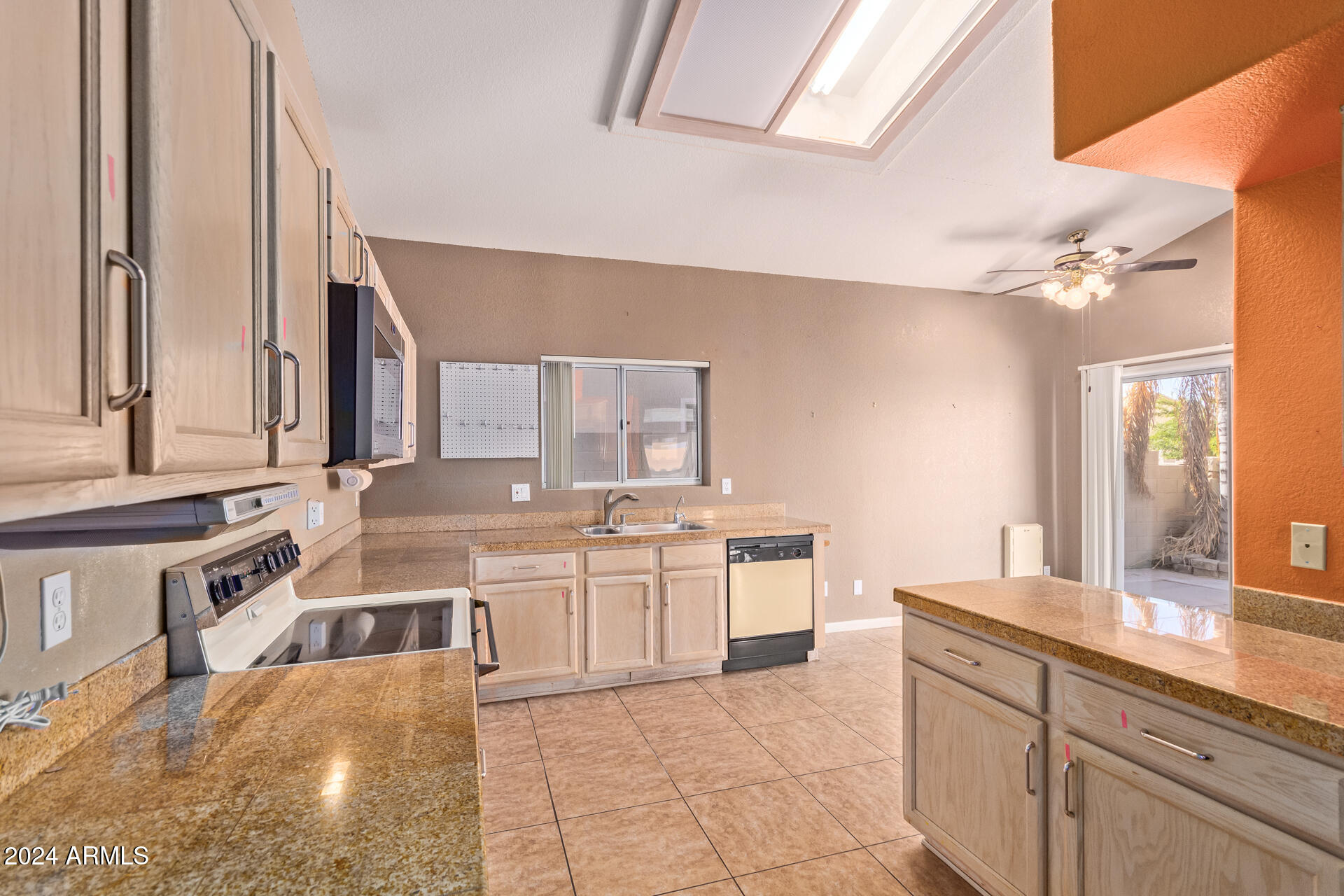 668 S CATALINA Street