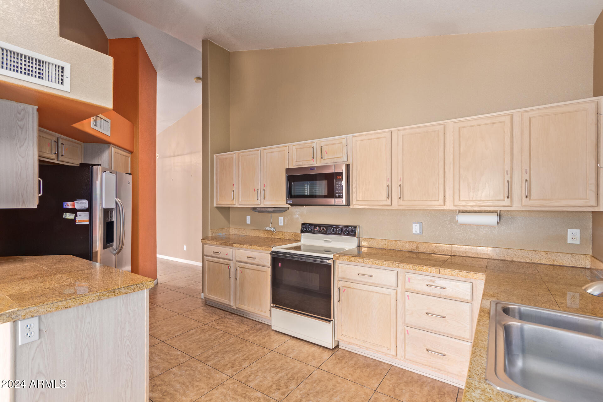 668 S CATALINA Street