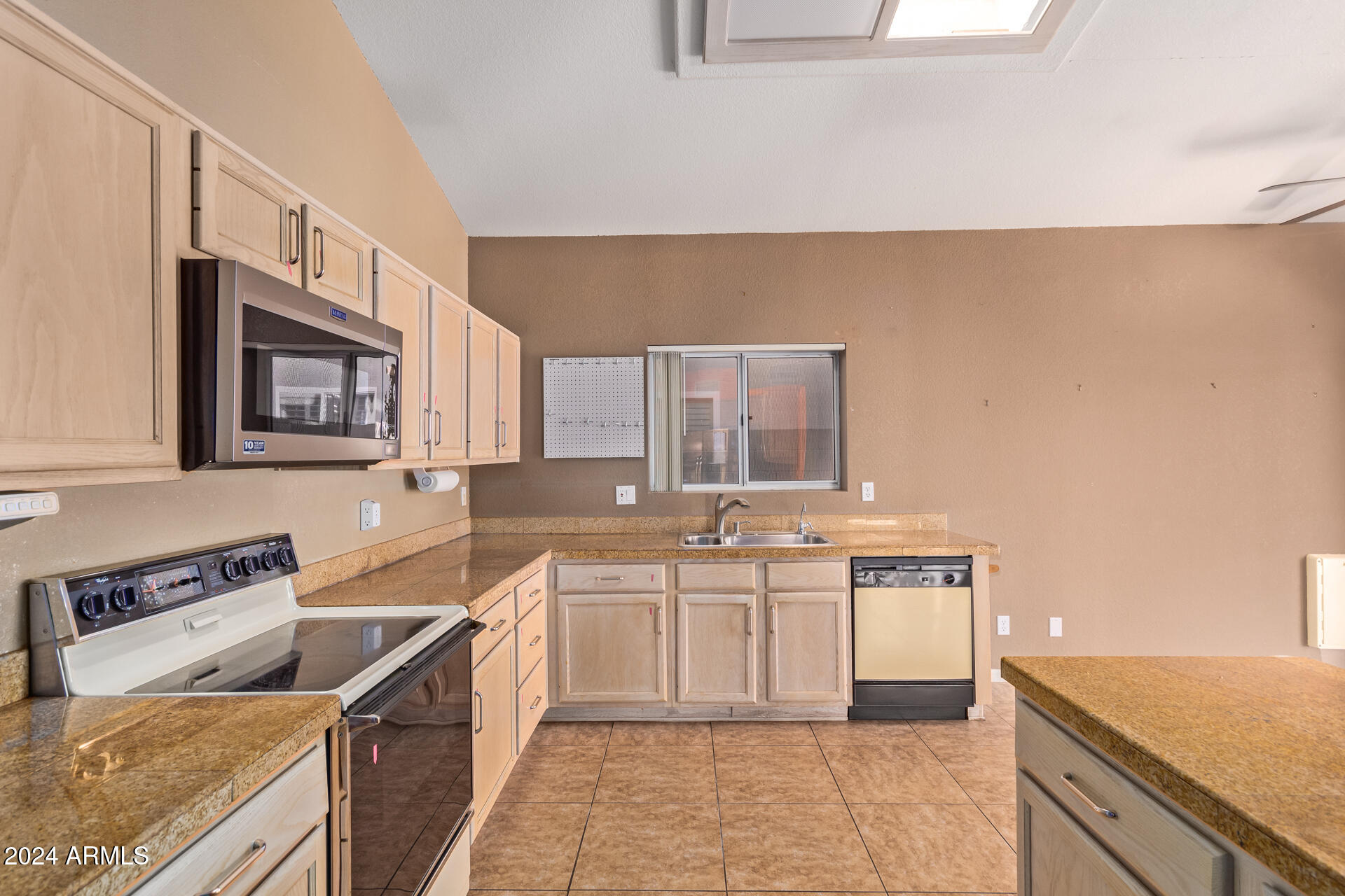 668 S CATALINA Street