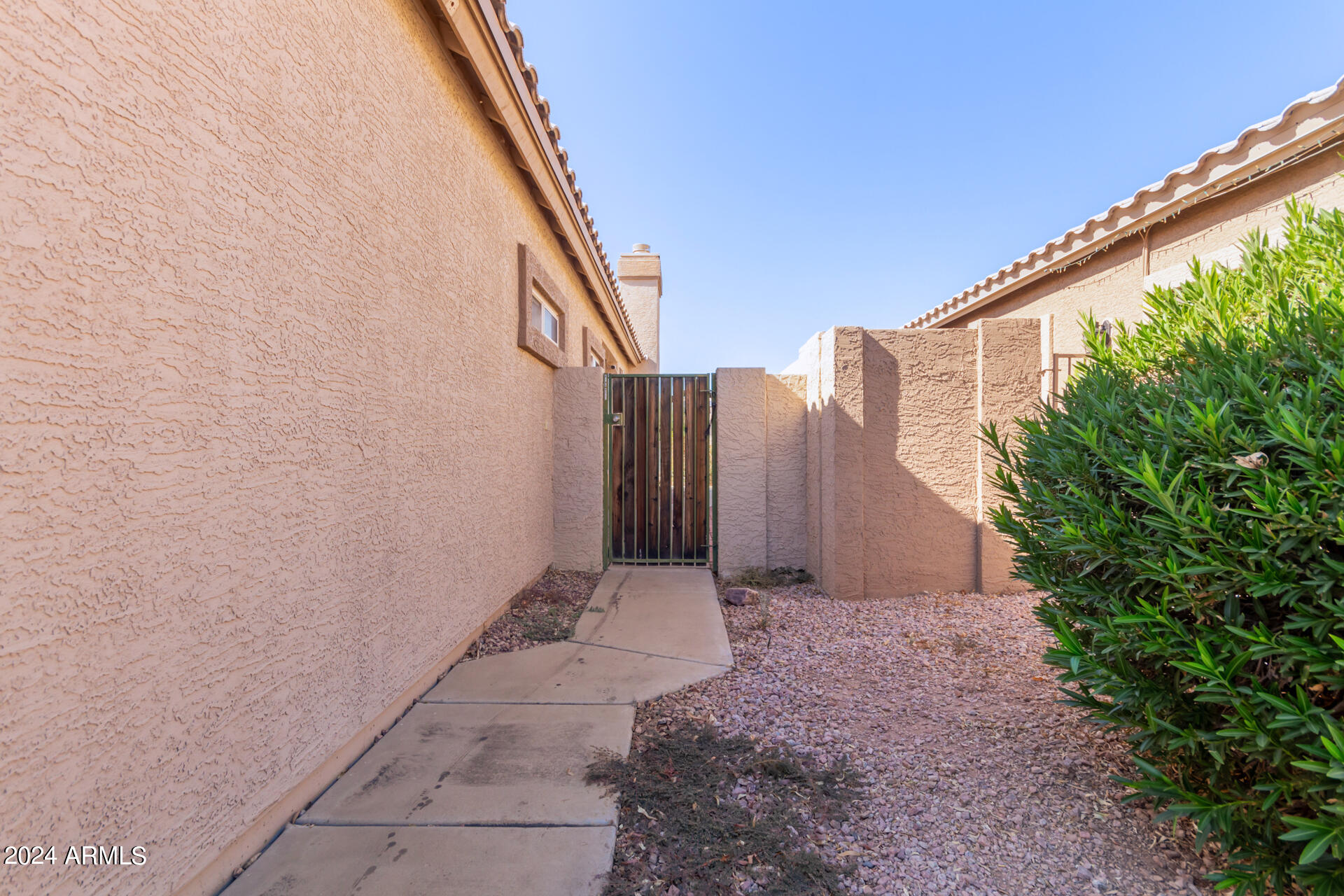 668 S CATALINA Street