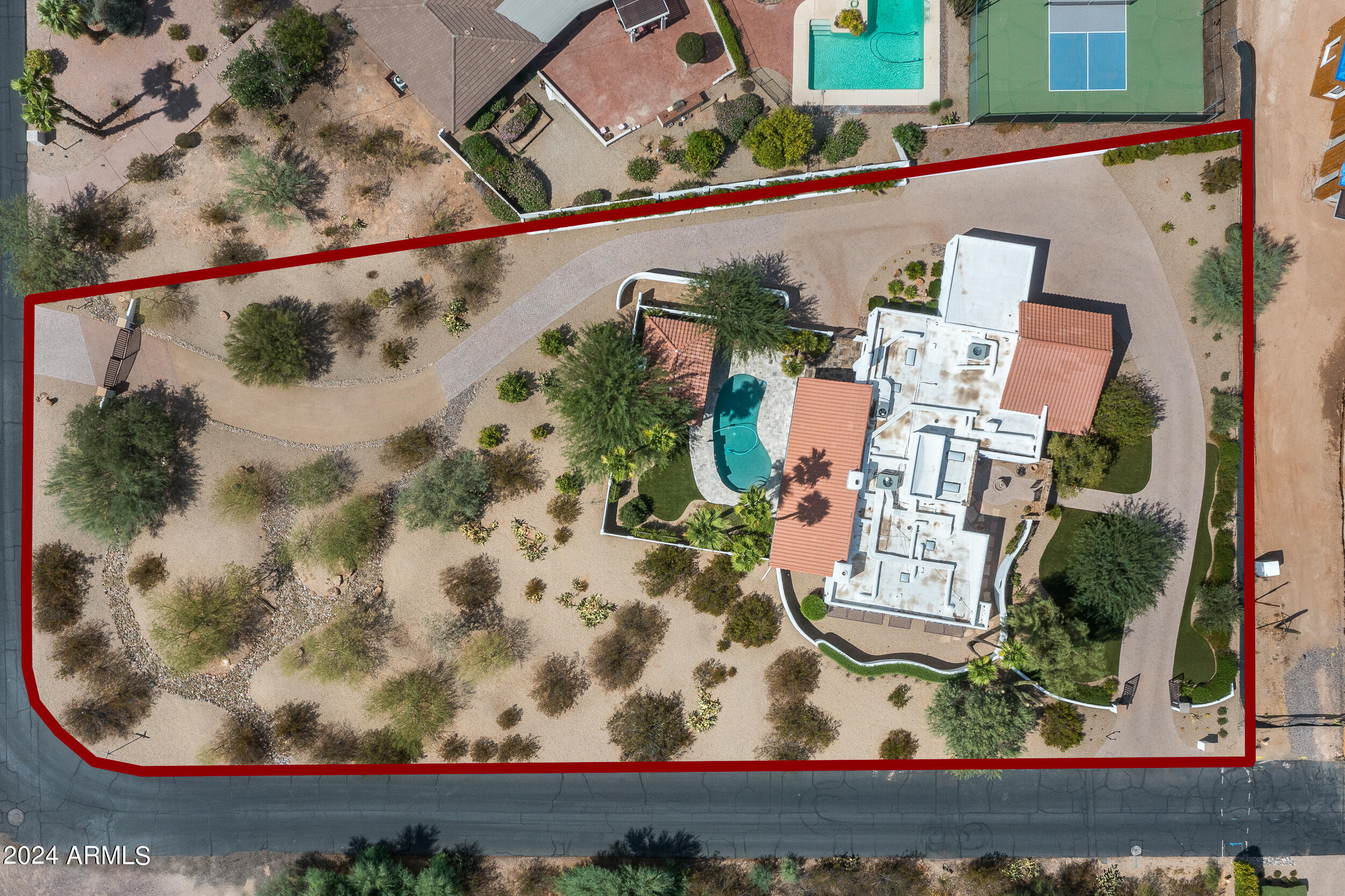 5828 E CACTUS WREN Road