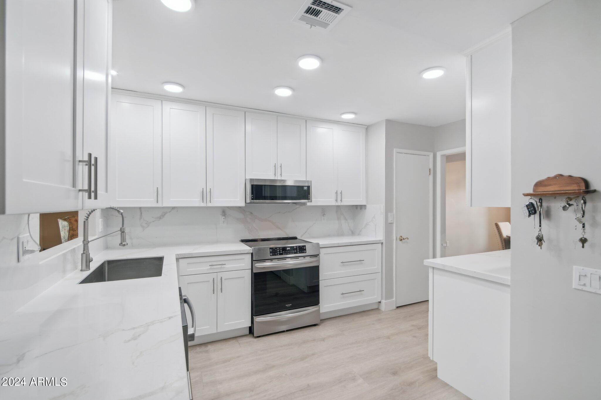 17622 N WHISPERING OAKS Drive