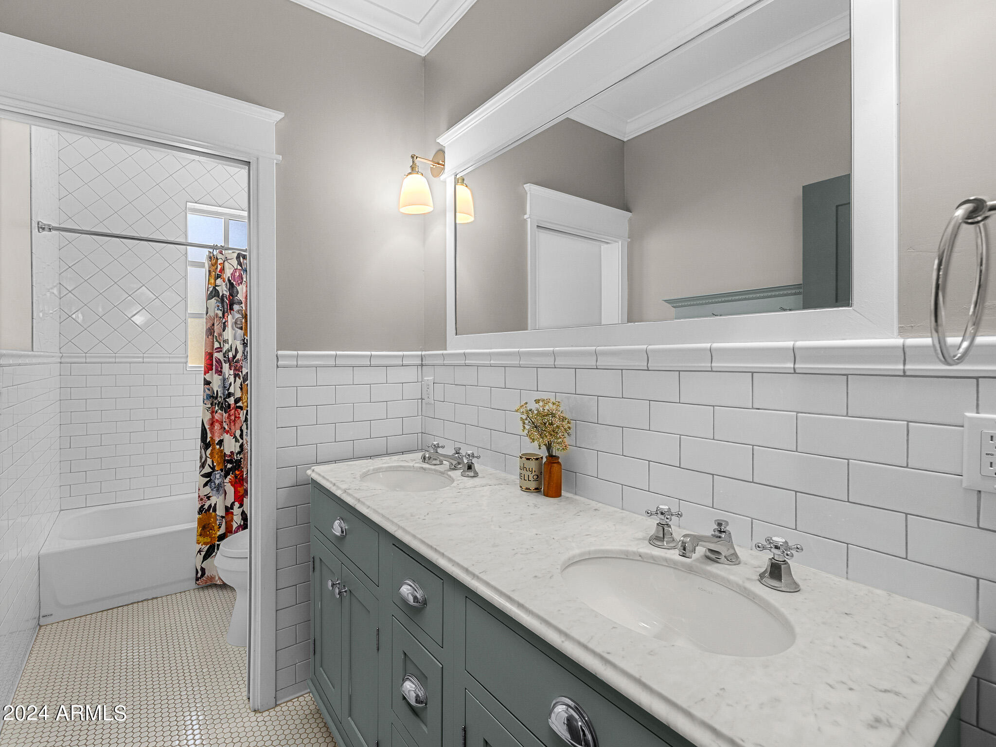 5241 E CALLE VENTURA --