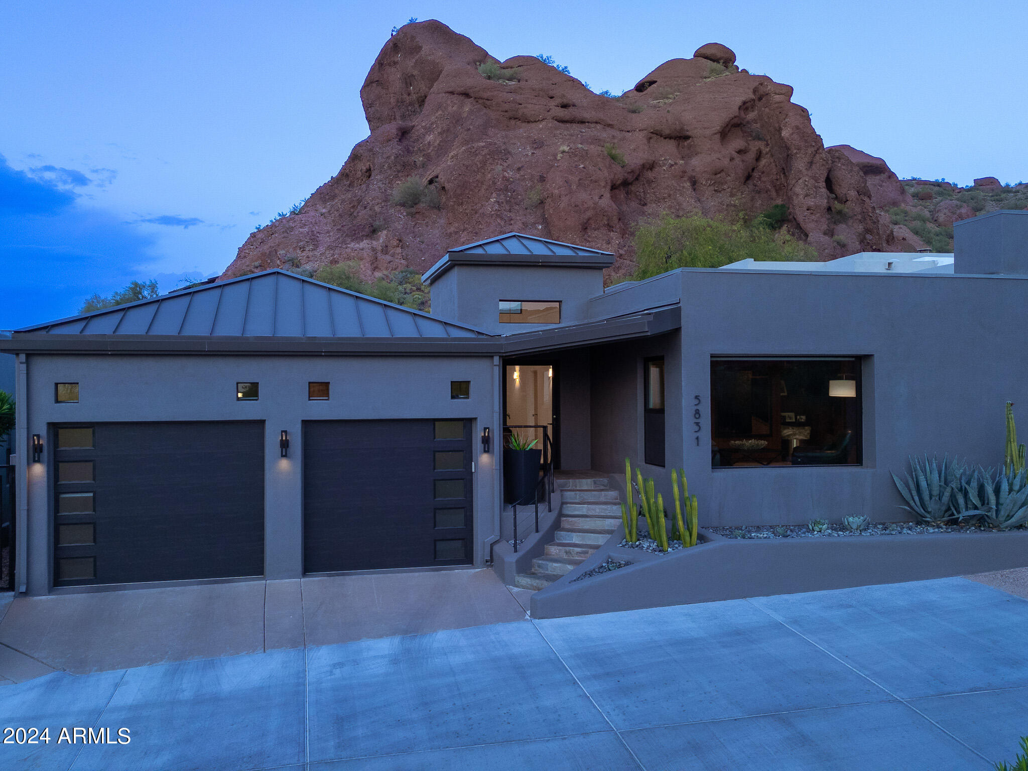 5831 N ECHO CANYON Circle