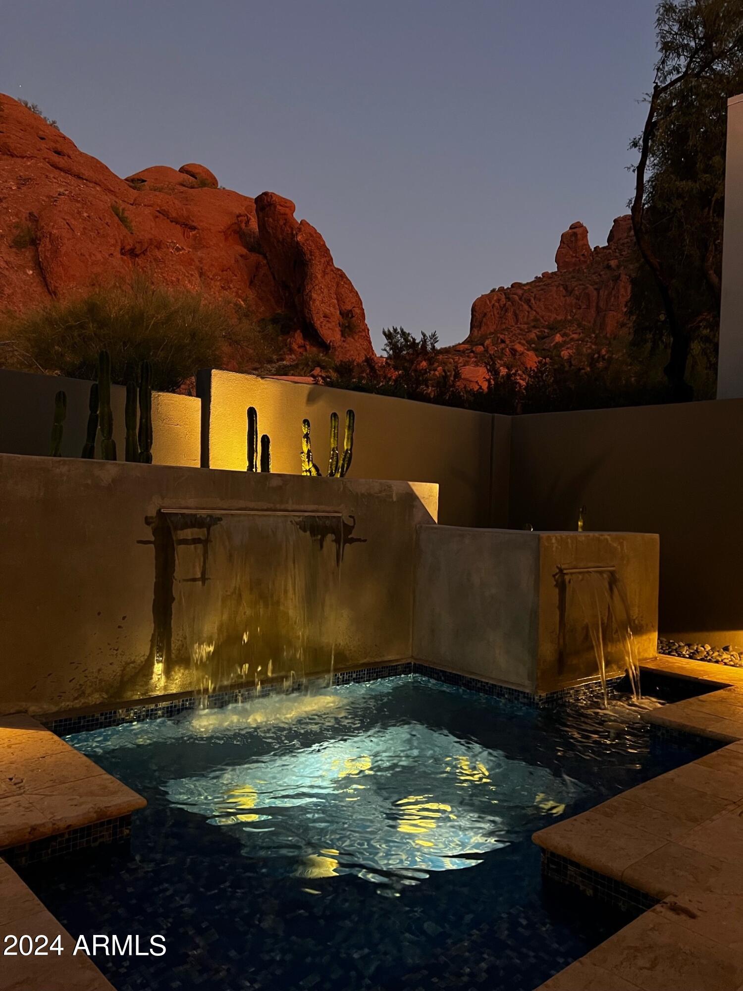 5831 N ECHO CANYON Circle