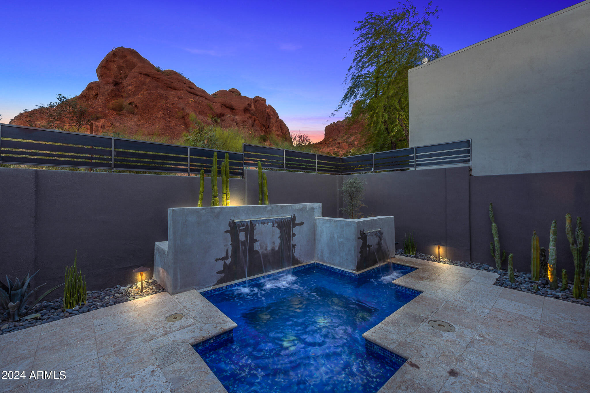 5831 N ECHO CANYON Circle