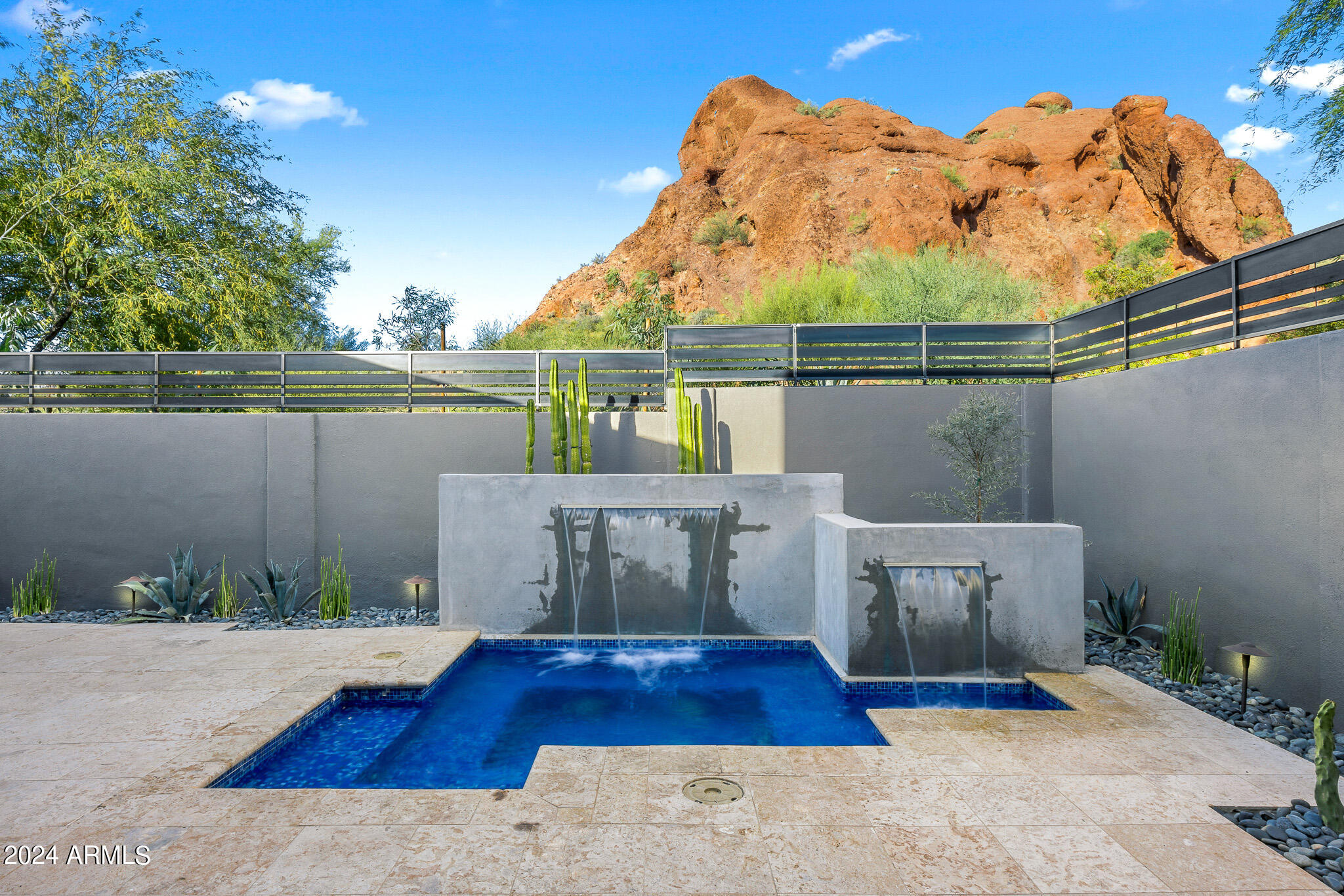 5831 N ECHO CANYON Circle