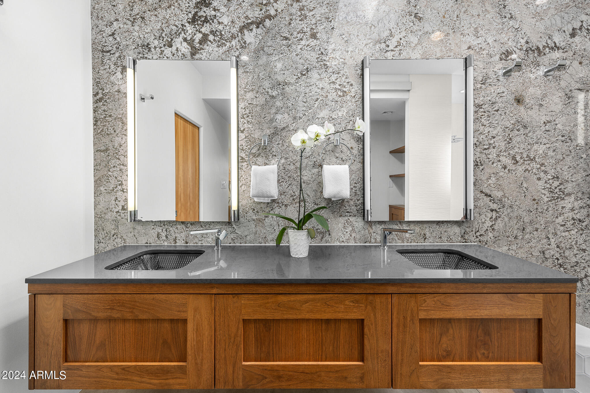 5831 N ECHO CANYON Circle