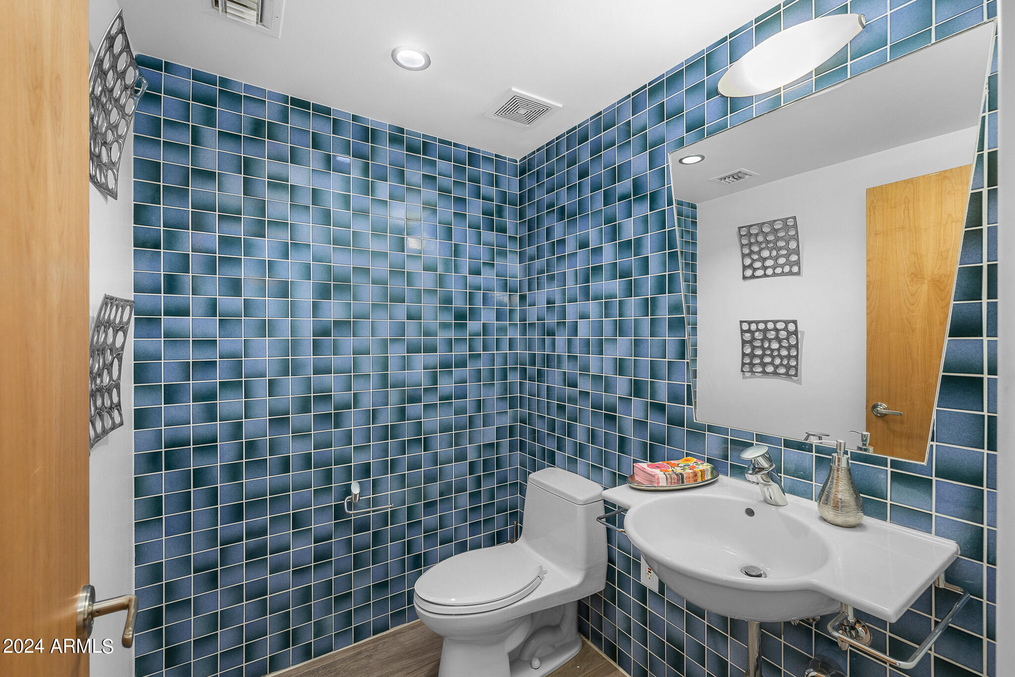 5831 N ECHO CANYON Circle