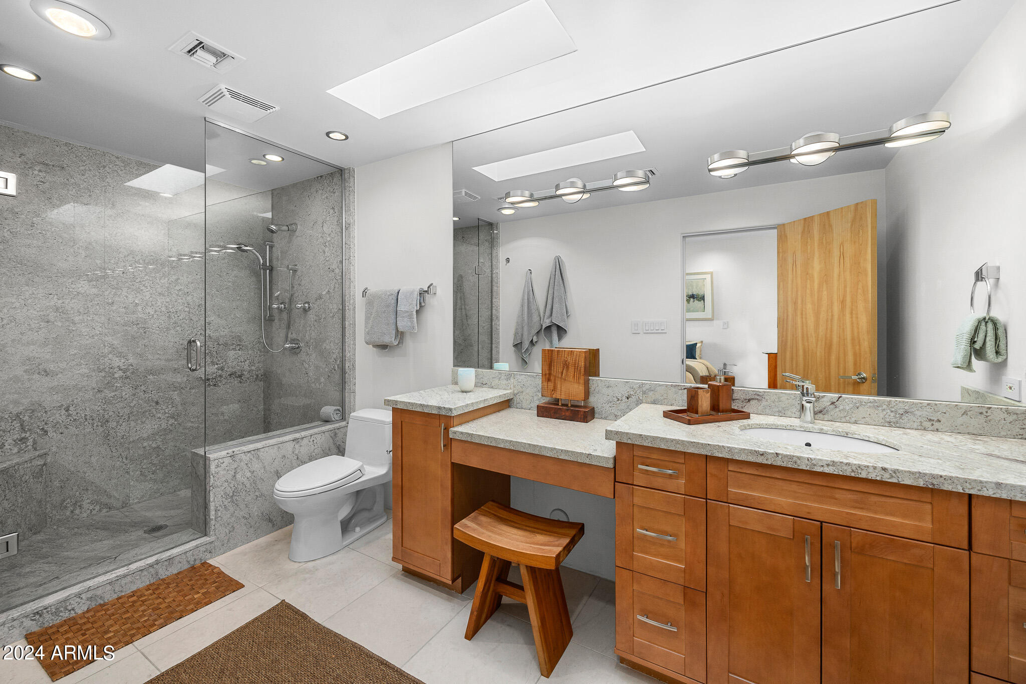 5831 N ECHO CANYON Circle