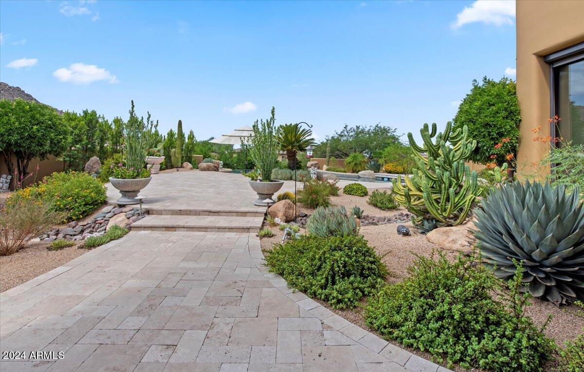 11611 E CAVEDALE Drive