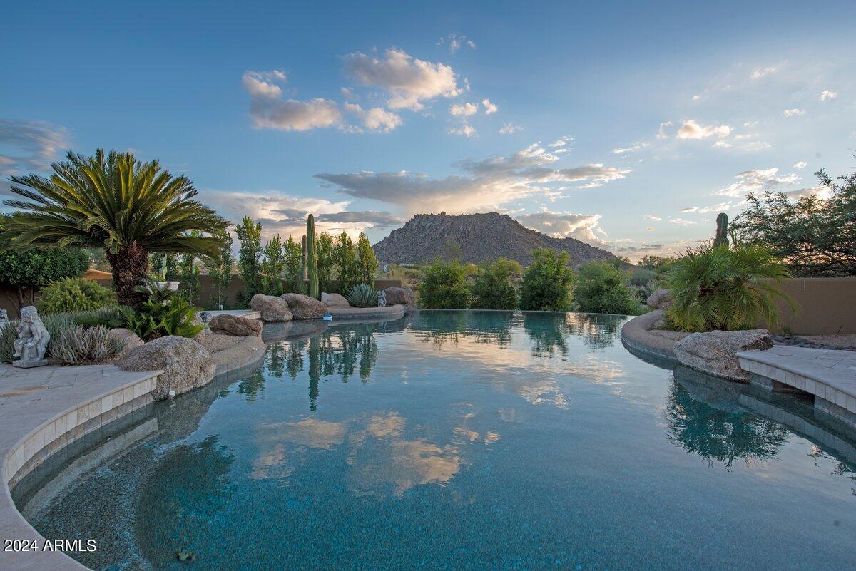 11611 E CAVEDALE Drive