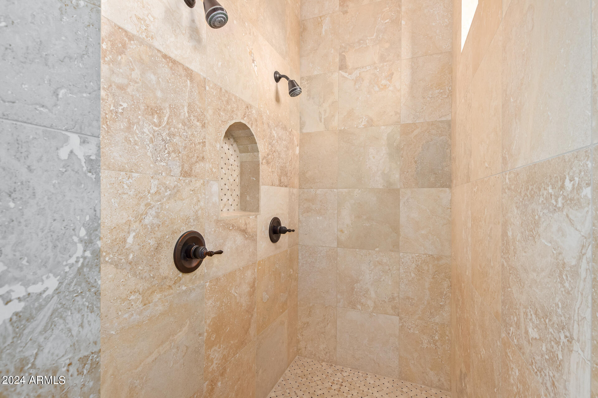 11611 E CAVEDALE Drive