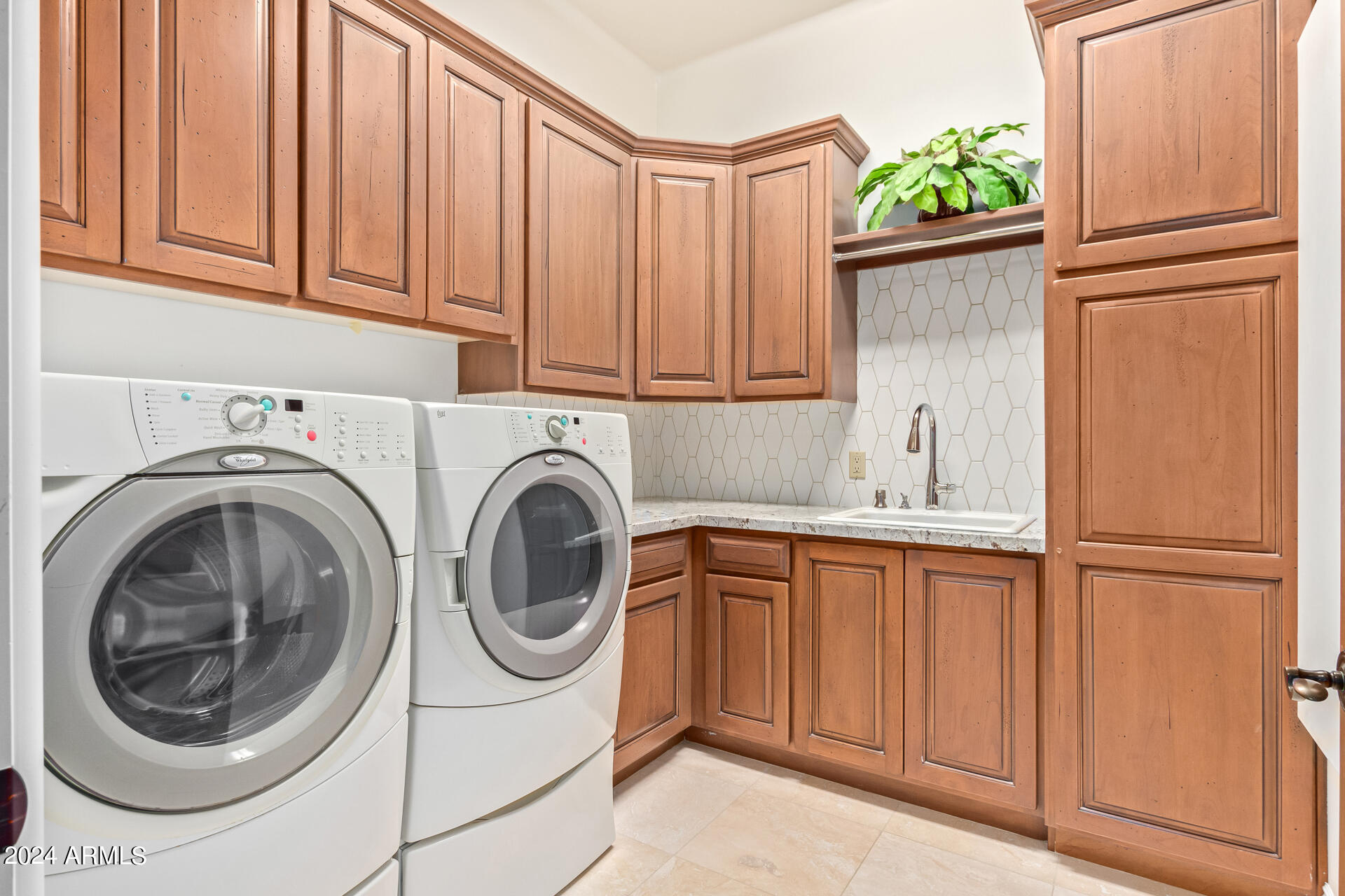 11611 E CAVEDALE Drive