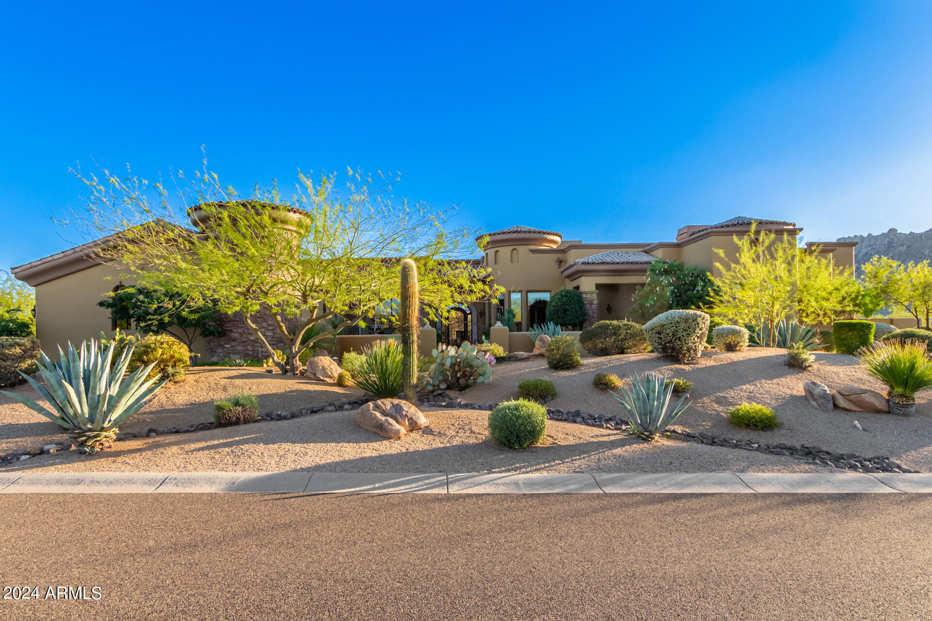 11611 E CAVEDALE Drive