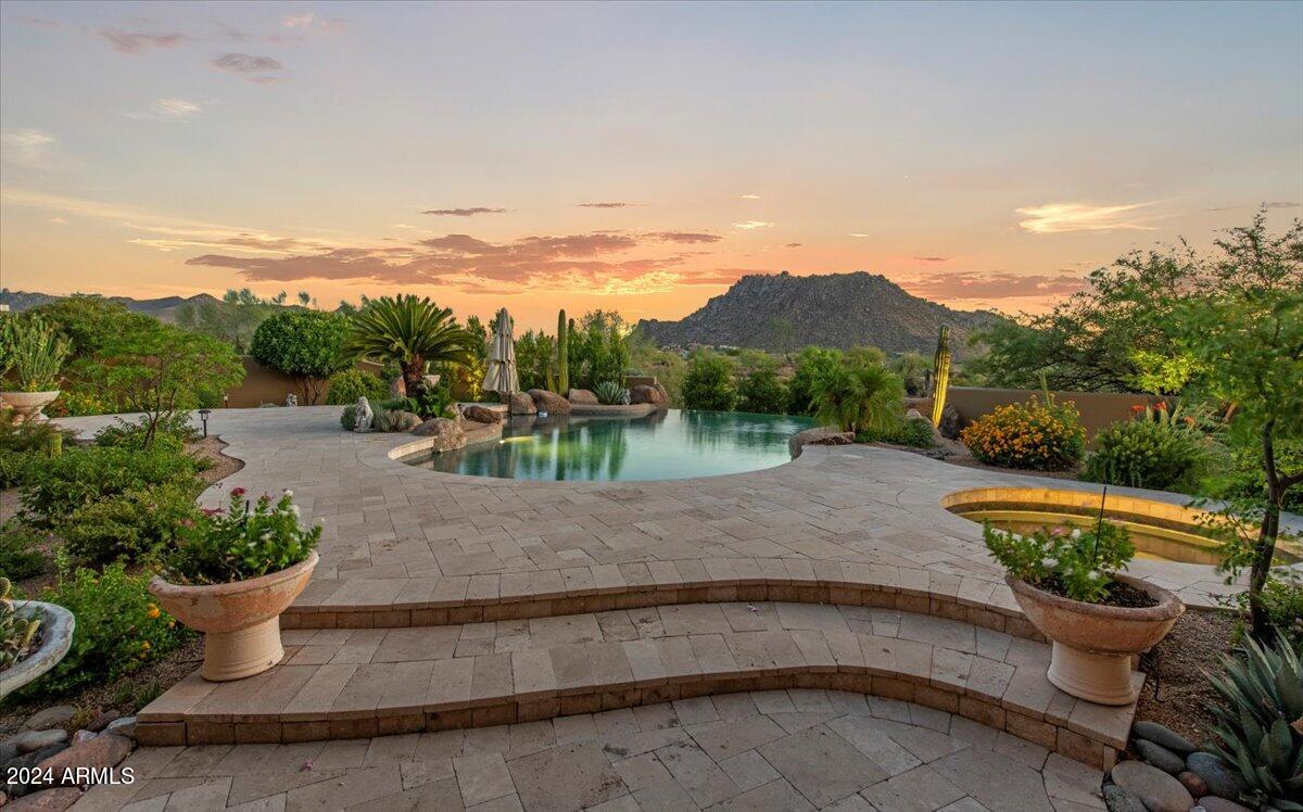 11611 E CAVEDALE Drive