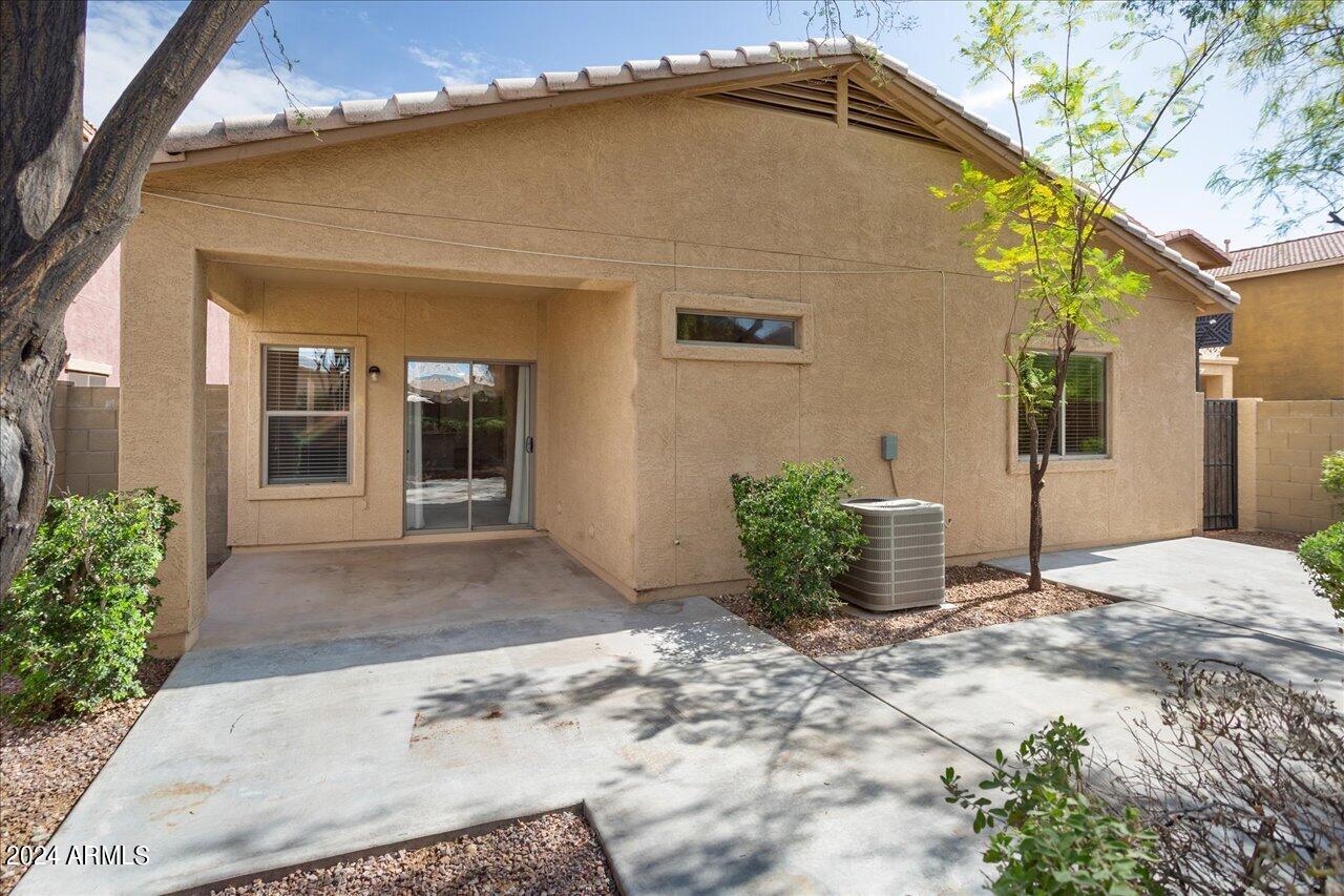 3719 W Wayne Lane