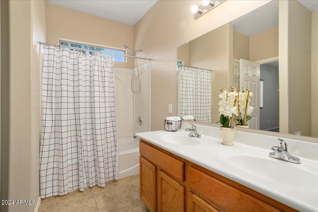 3719 W Wayne Lane