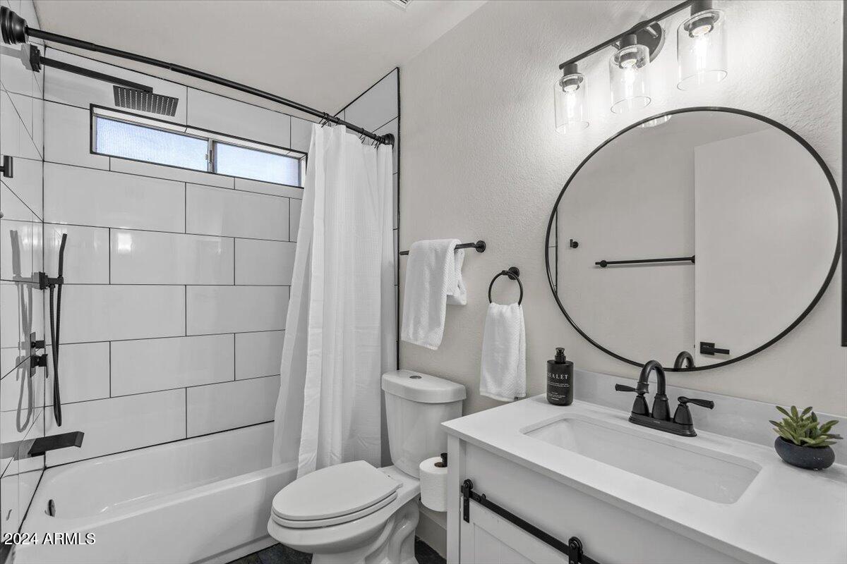 2501 E PEPPER RIDGE Circle