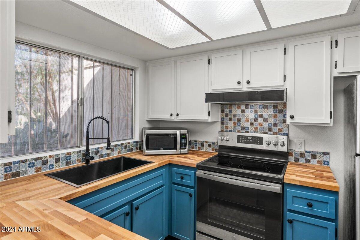 2501 E PEPPER RIDGE Circle