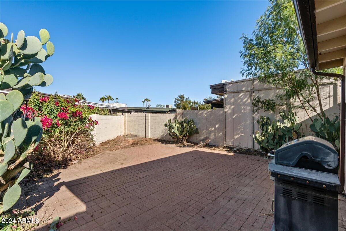 2501 E PEPPER RIDGE Circle