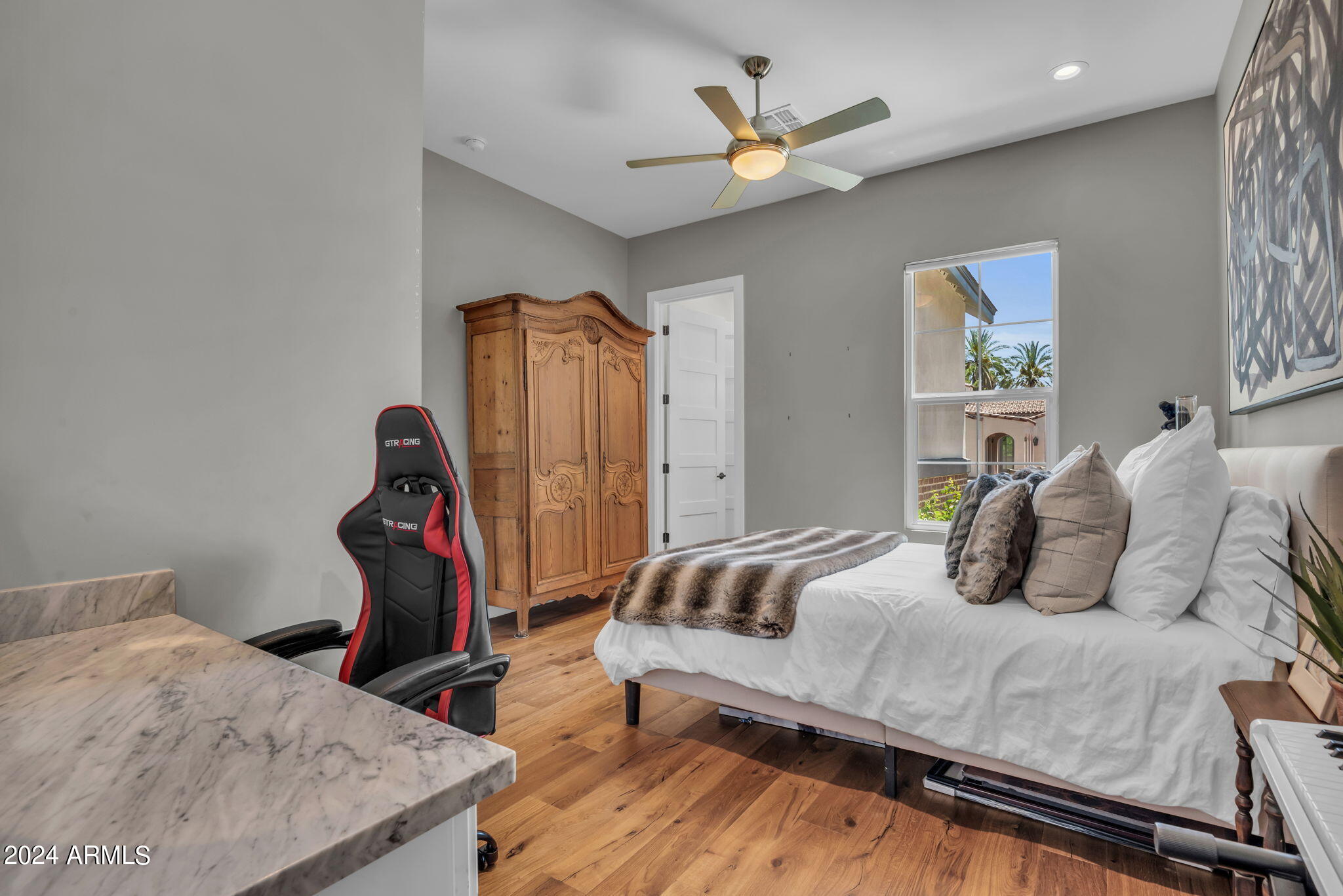 24 W MARLETTE Avenue