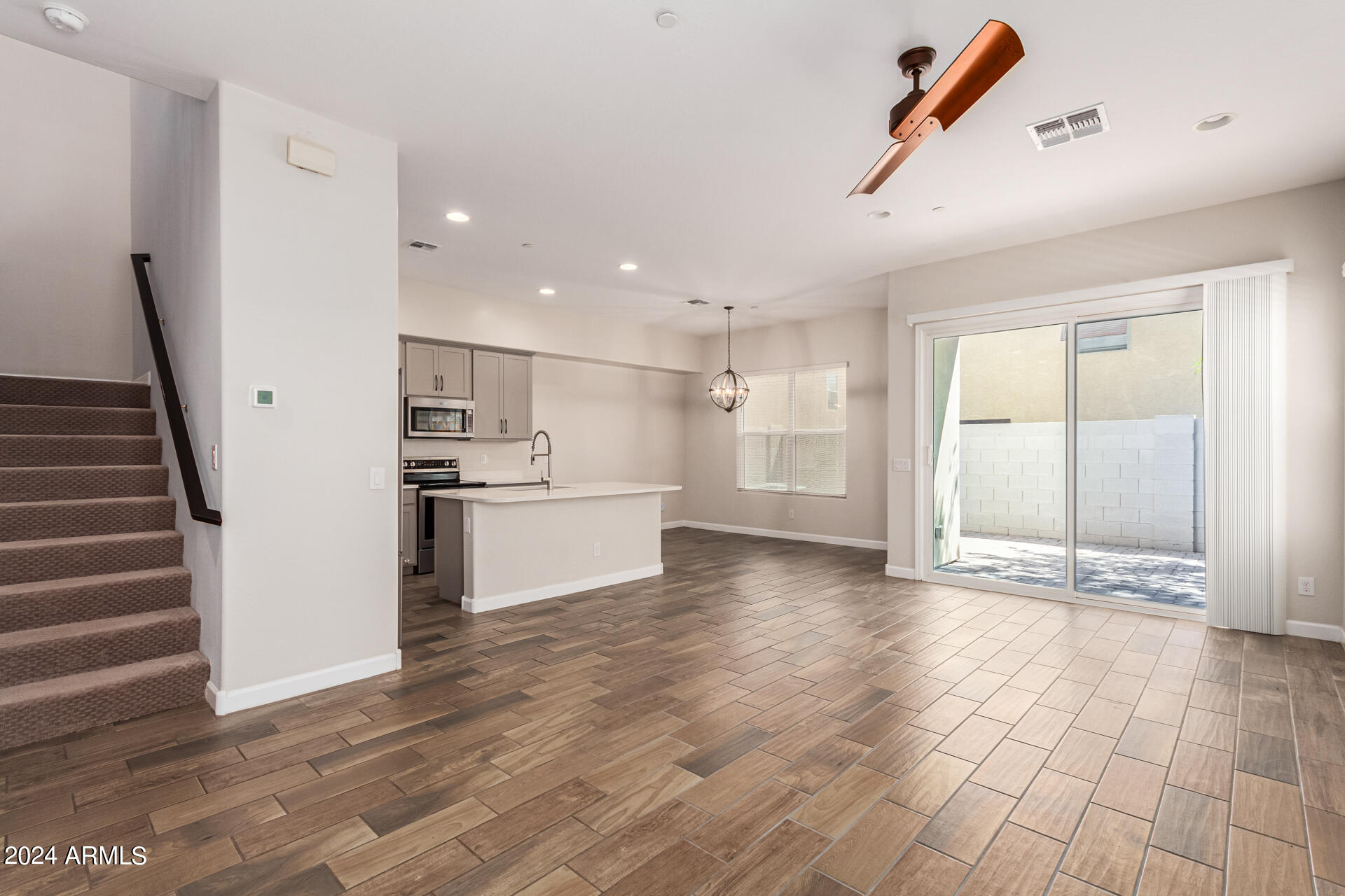 3721 E CATALINA Drive