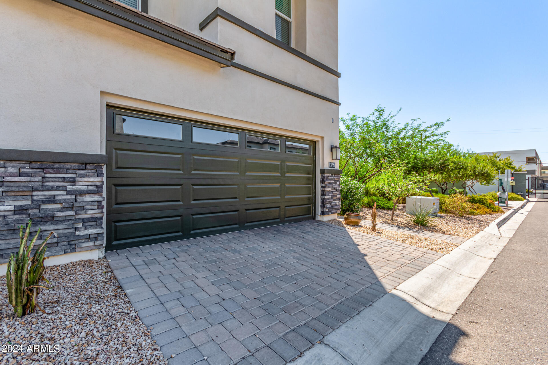 3721 E CATALINA Drive