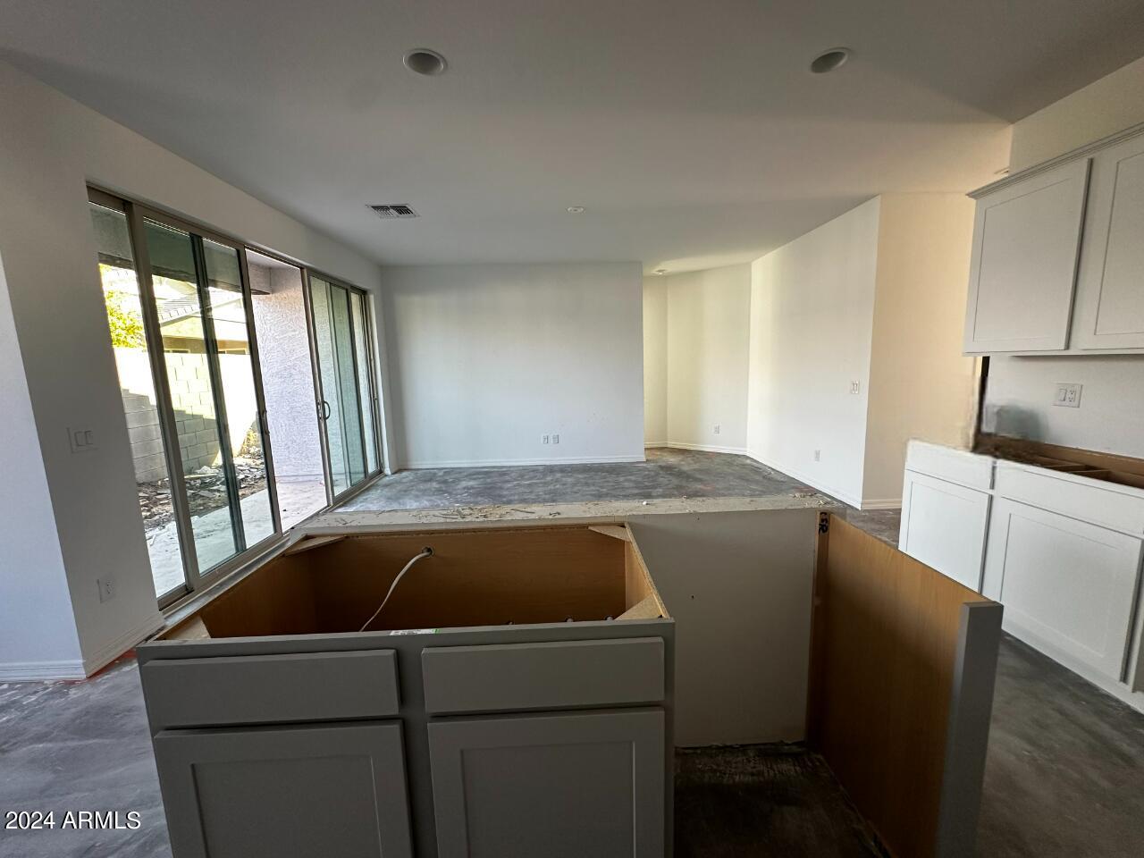 4841 S CARVER Avenue